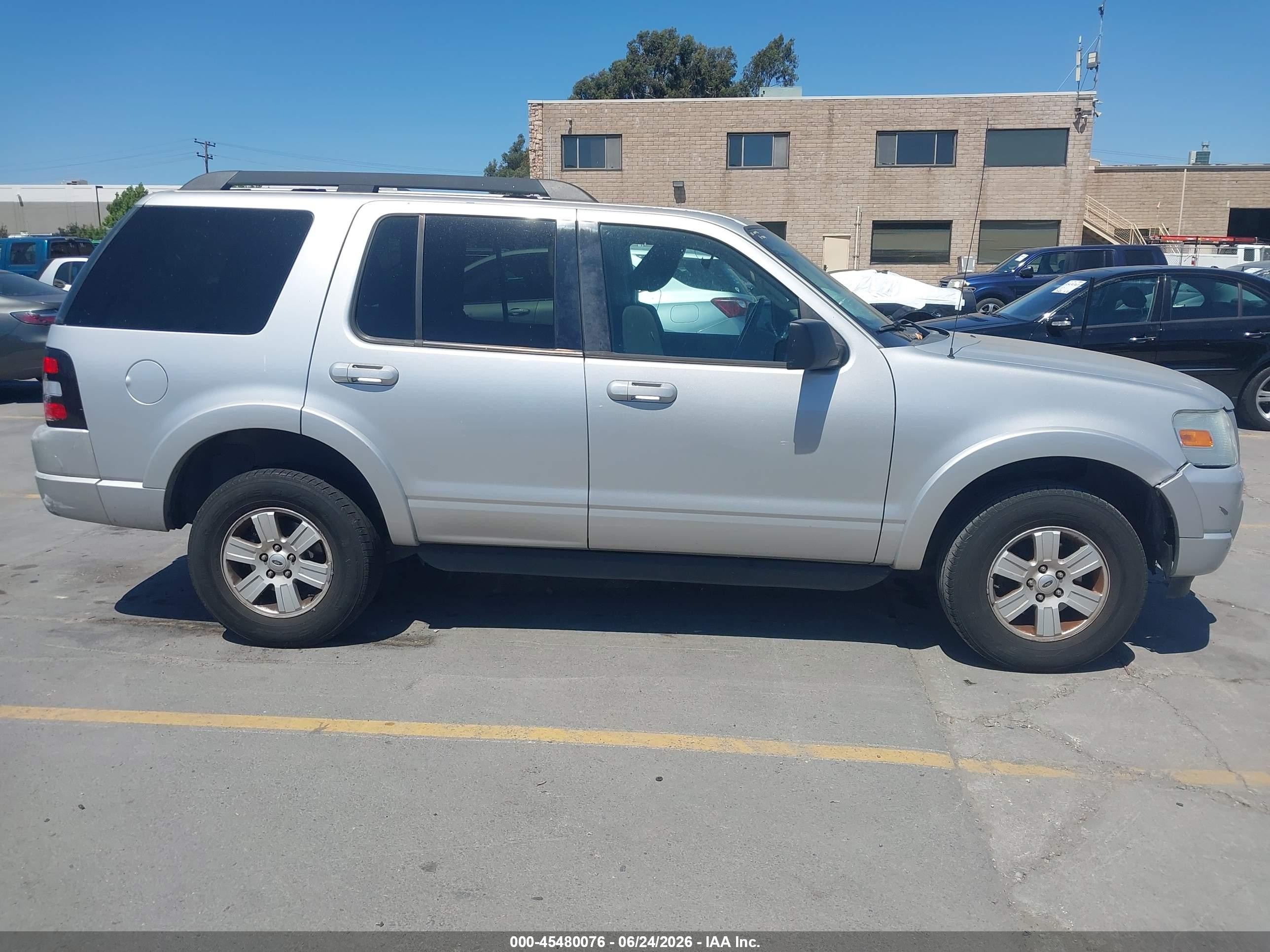 2010 Ford Explorer Xlt Silver vin: 1FMEU7DE2AUB03452