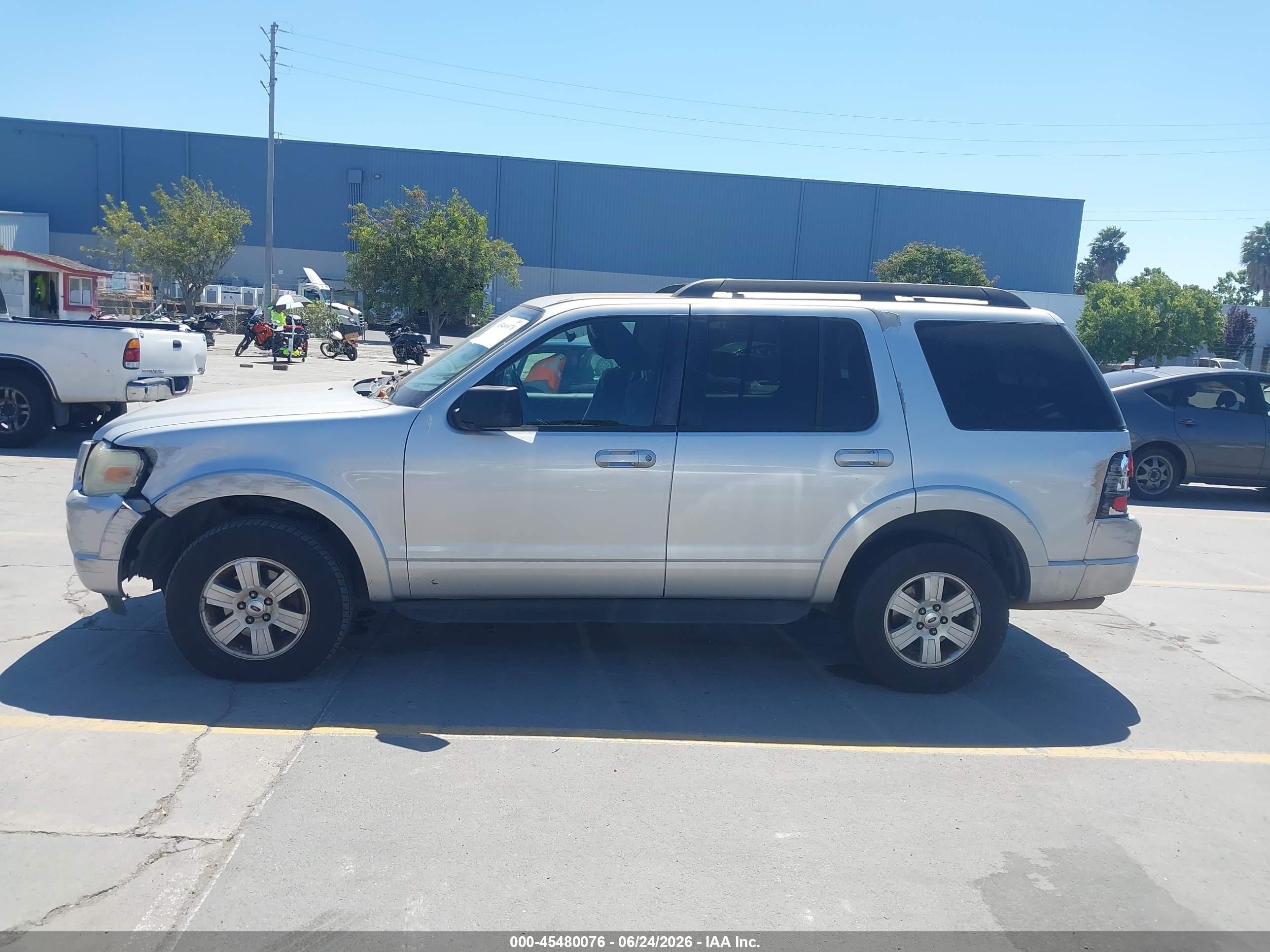 2010 Ford Explorer Xlt Silver vin: 1FMEU7DE2AUB03452