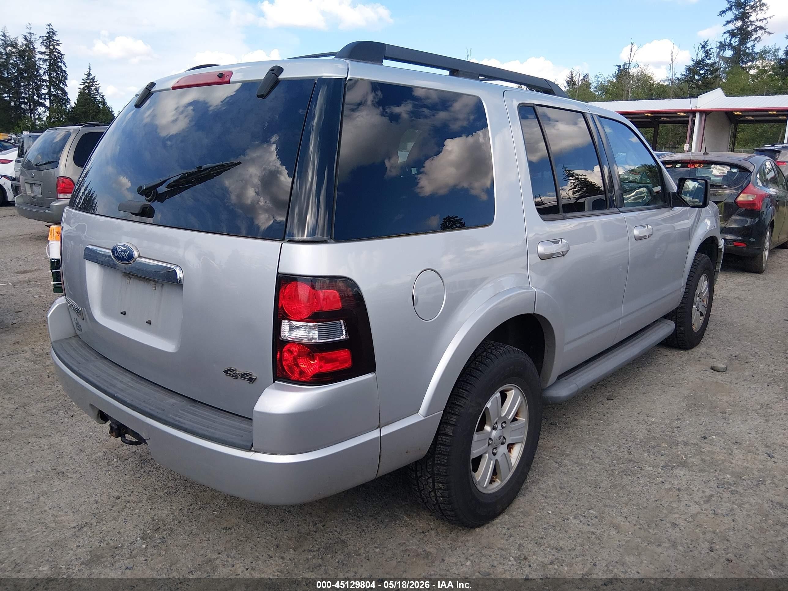 2010 Ford Explorer Xlt Silver vin: 1FMEU7DEXAUA78221