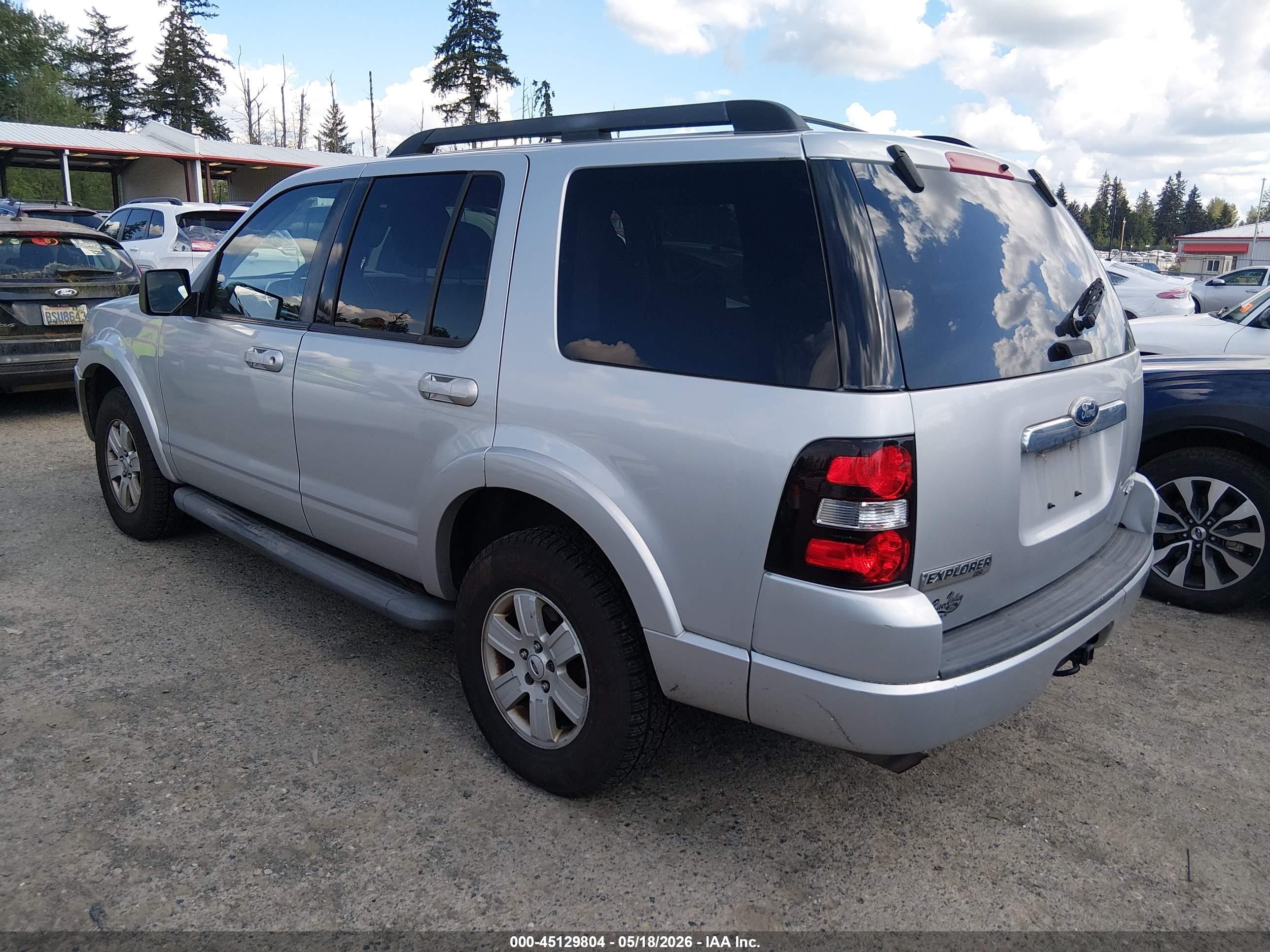 2010 Ford Explorer Xlt Silver vin: 1FMEU7DEXAUA78221