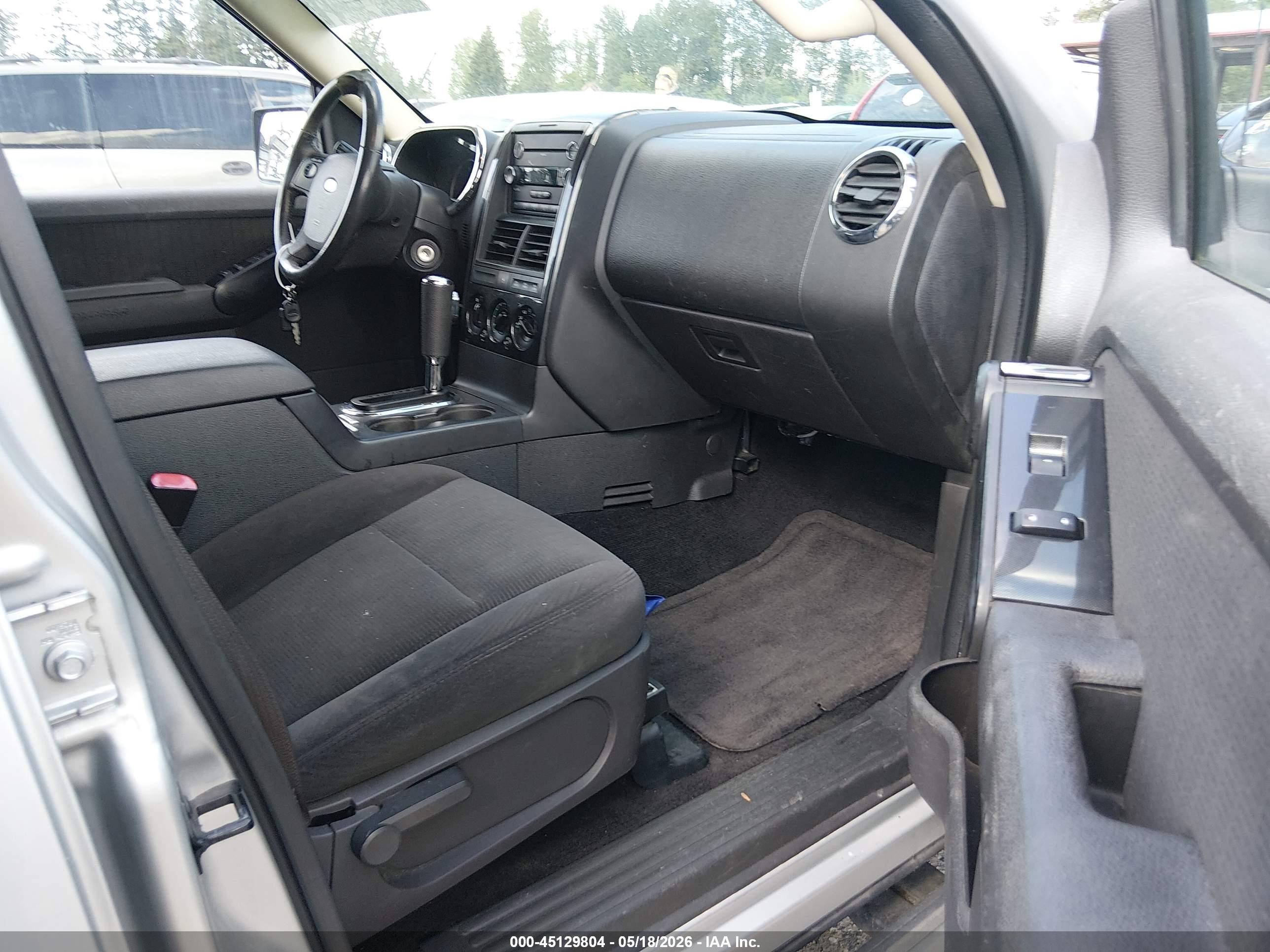 2010 Ford Explorer Xlt Silver vin: 1FMEU7DEXAUA78221