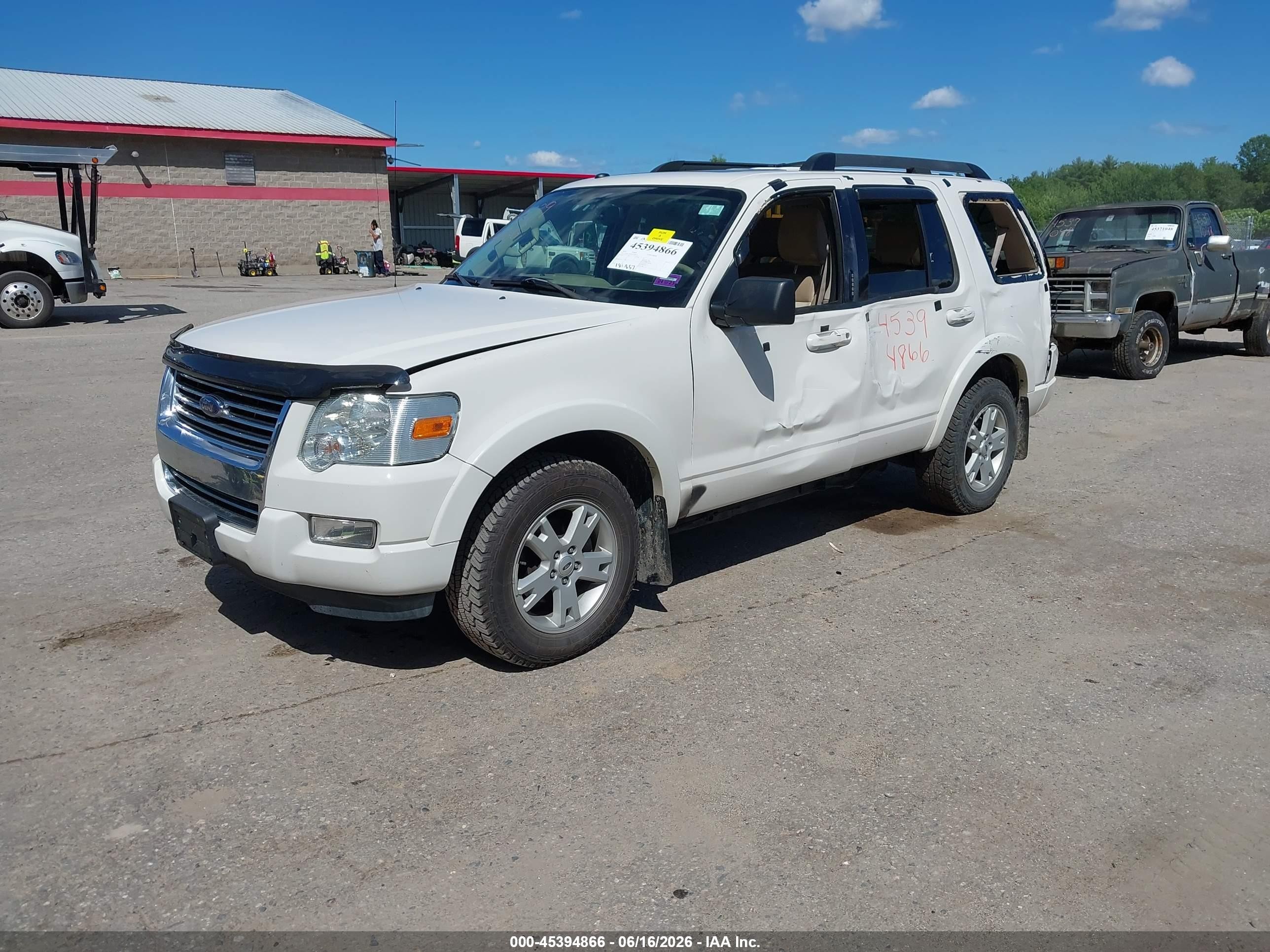 2010 Ford Explorer Xlt White vin: 1FMEU7DEXAUA80759