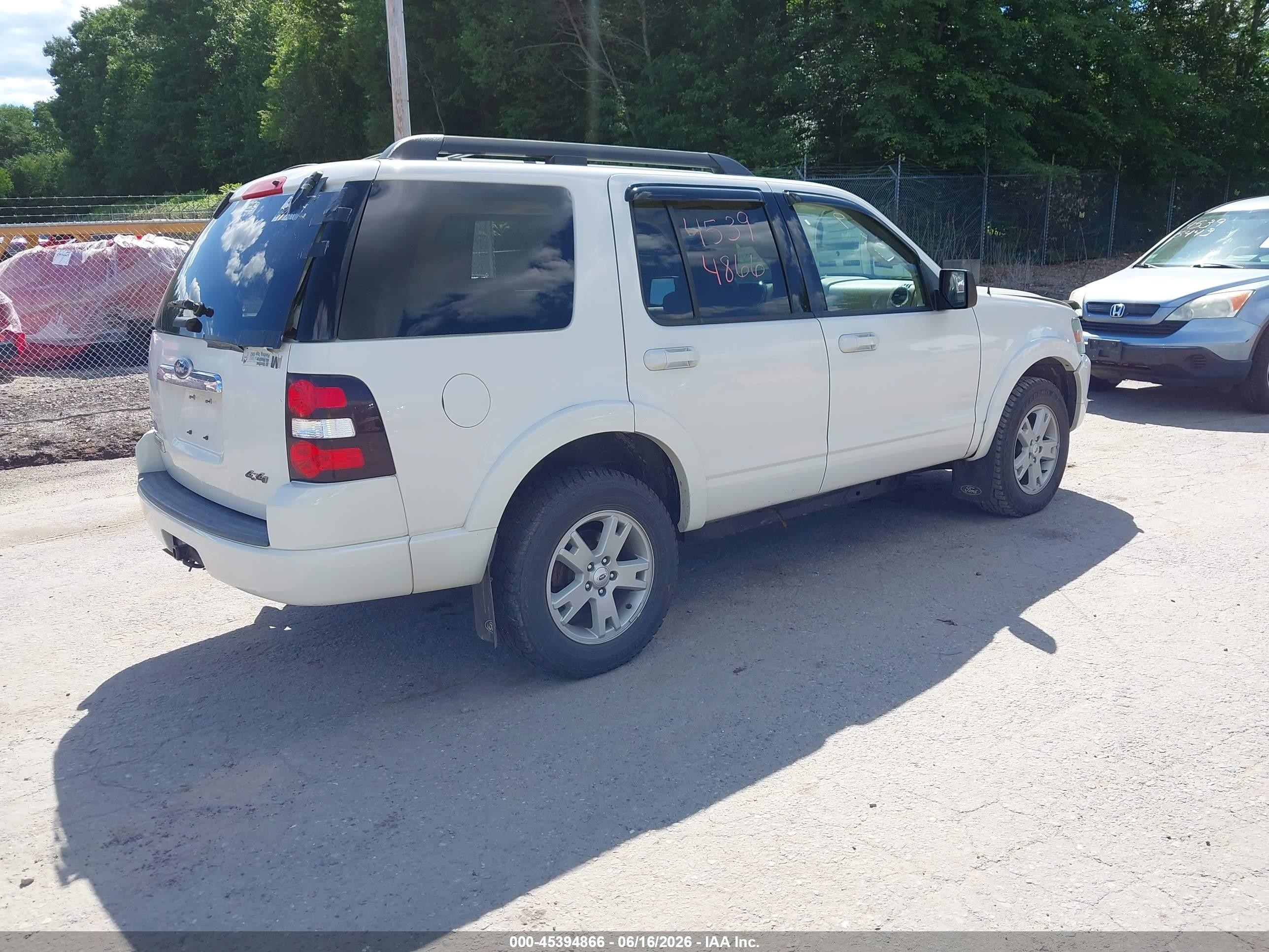 2010 Ford Explorer Xlt White vin: 1FMEU7DEXAUA80759