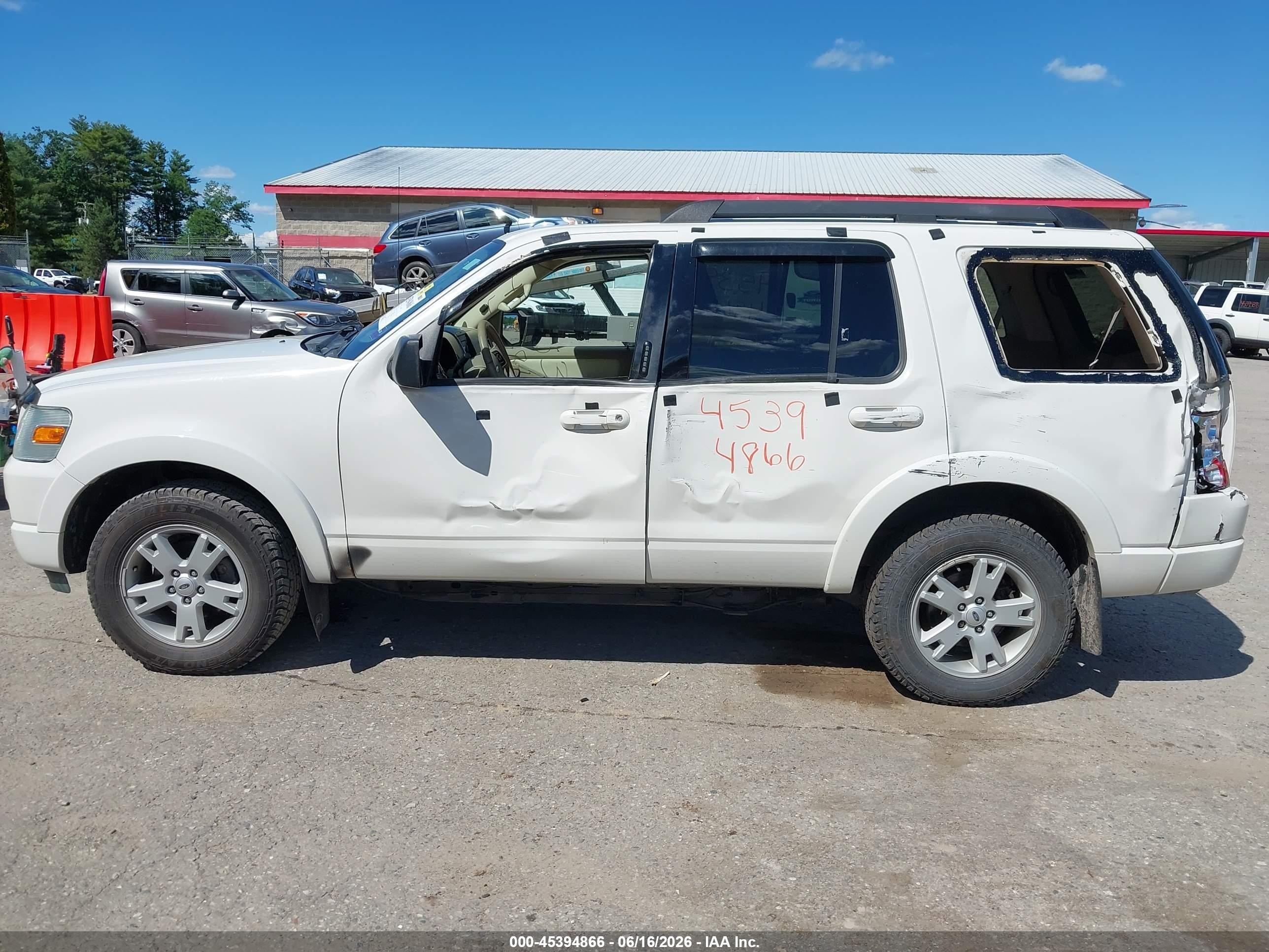 2010 Ford Explorer Xlt White vin: 1FMEU7DEXAUA80759
