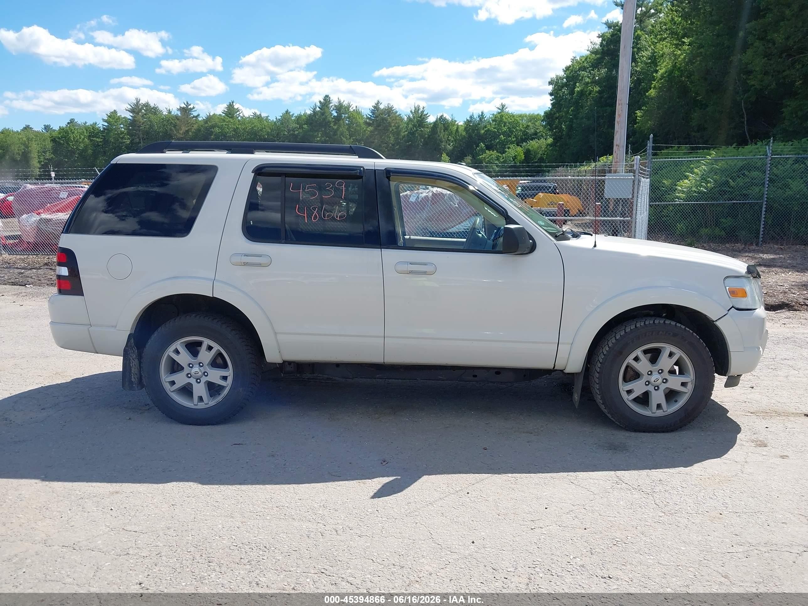 2010 Ford Explorer Xlt White vin: 1FMEU7DEXAUA80759