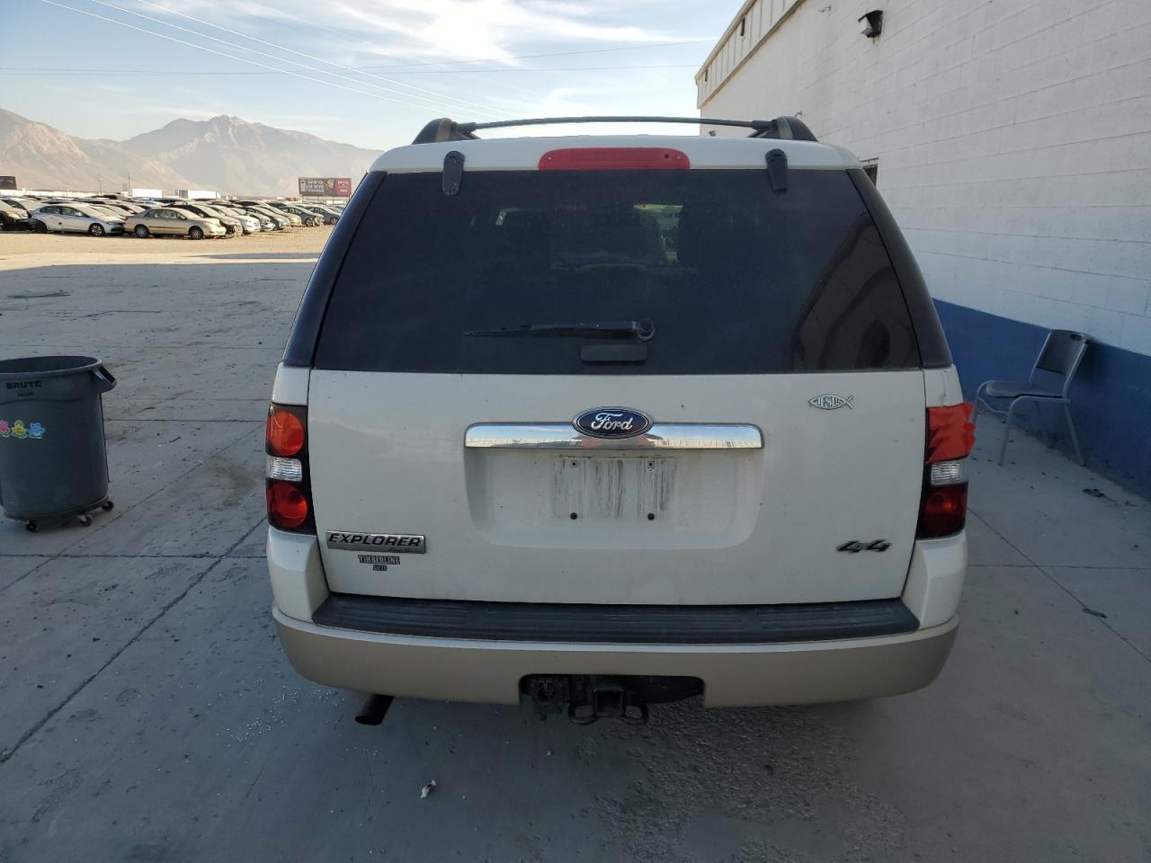 2010 Ford Explorer Eddie Bauer White vin: 1FMEU7E84AUB03719