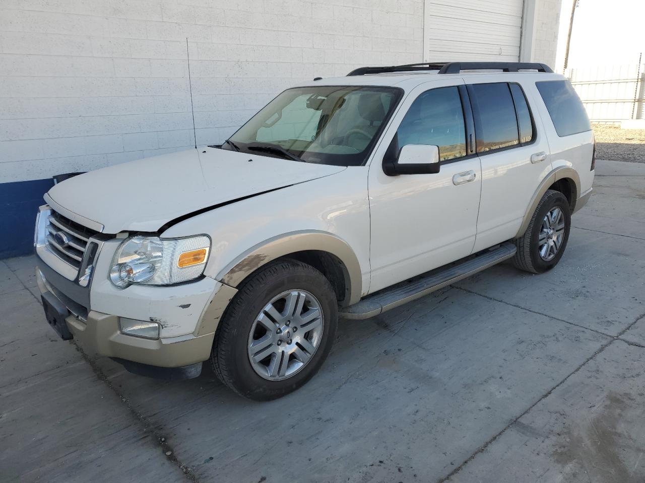 2010 Ford Explorer Eddie Bauer White vin: 1FMEU7E84AUB03719