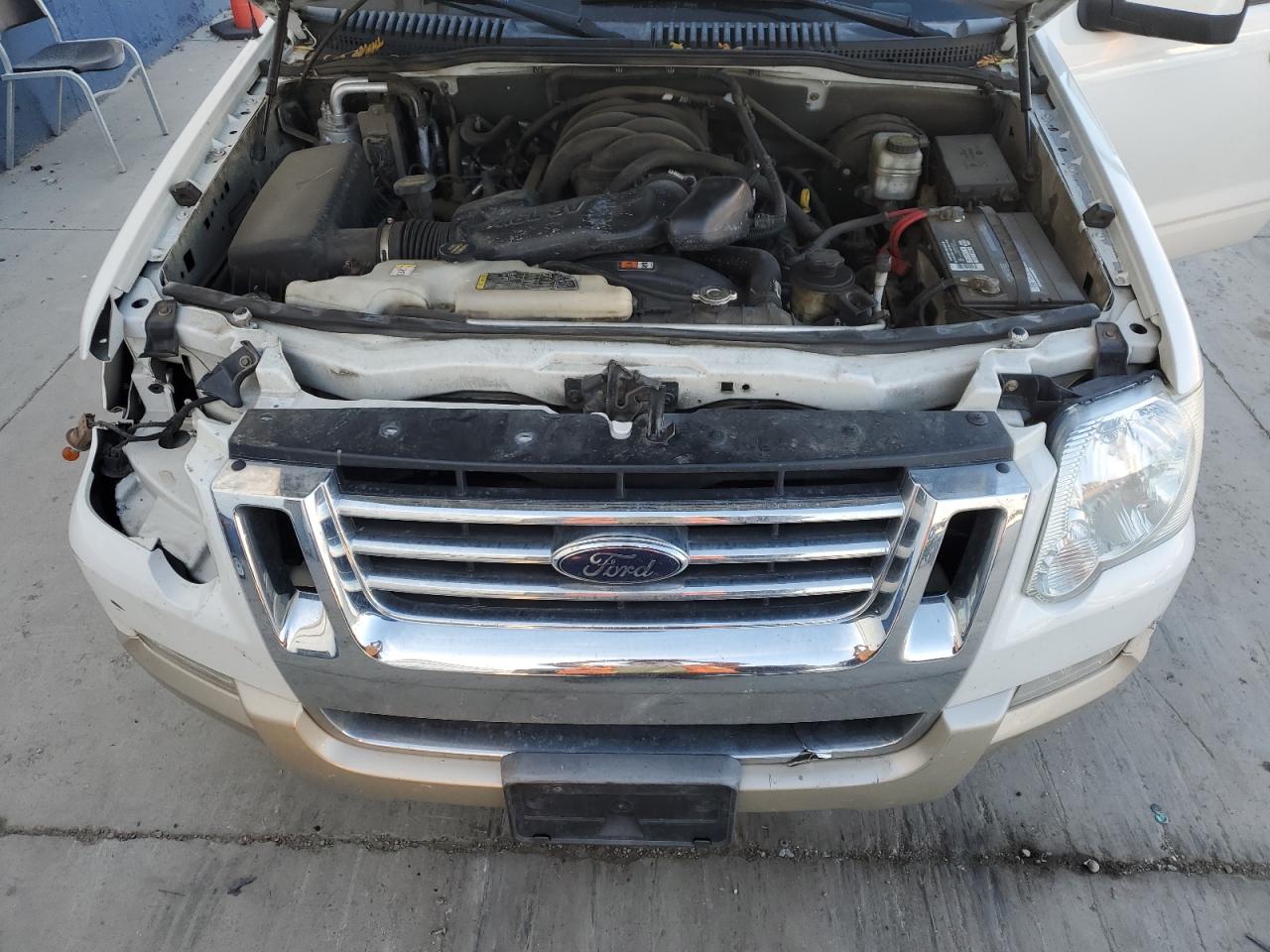 2010 Ford Explorer Eddie Bauer White vin: 1FMEU7E84AUB03719