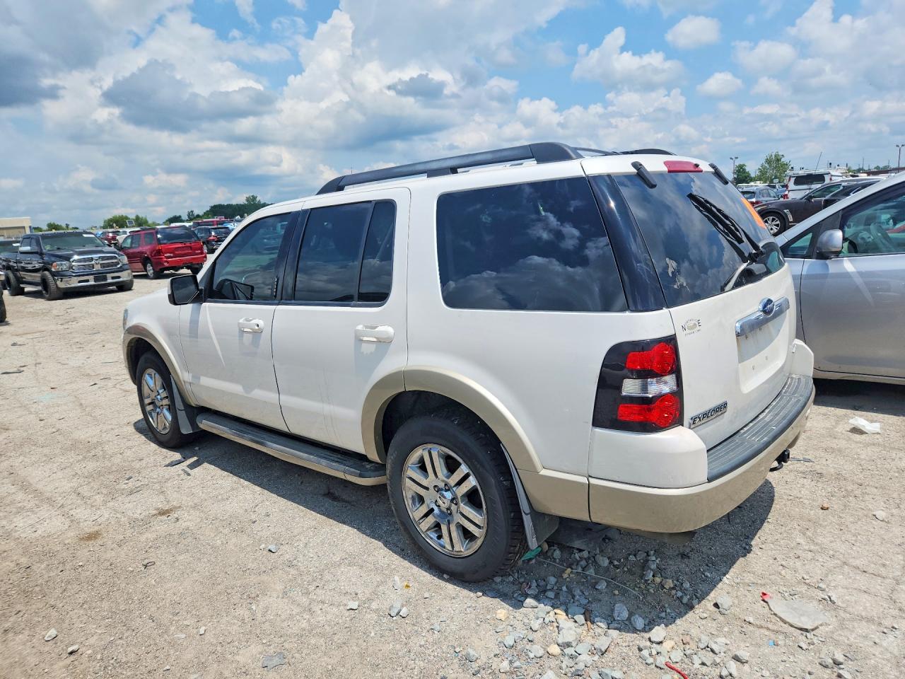 2010 Ford Explorer Eddie Bauer Белый vin: 1FMEU7EE2AUA18366