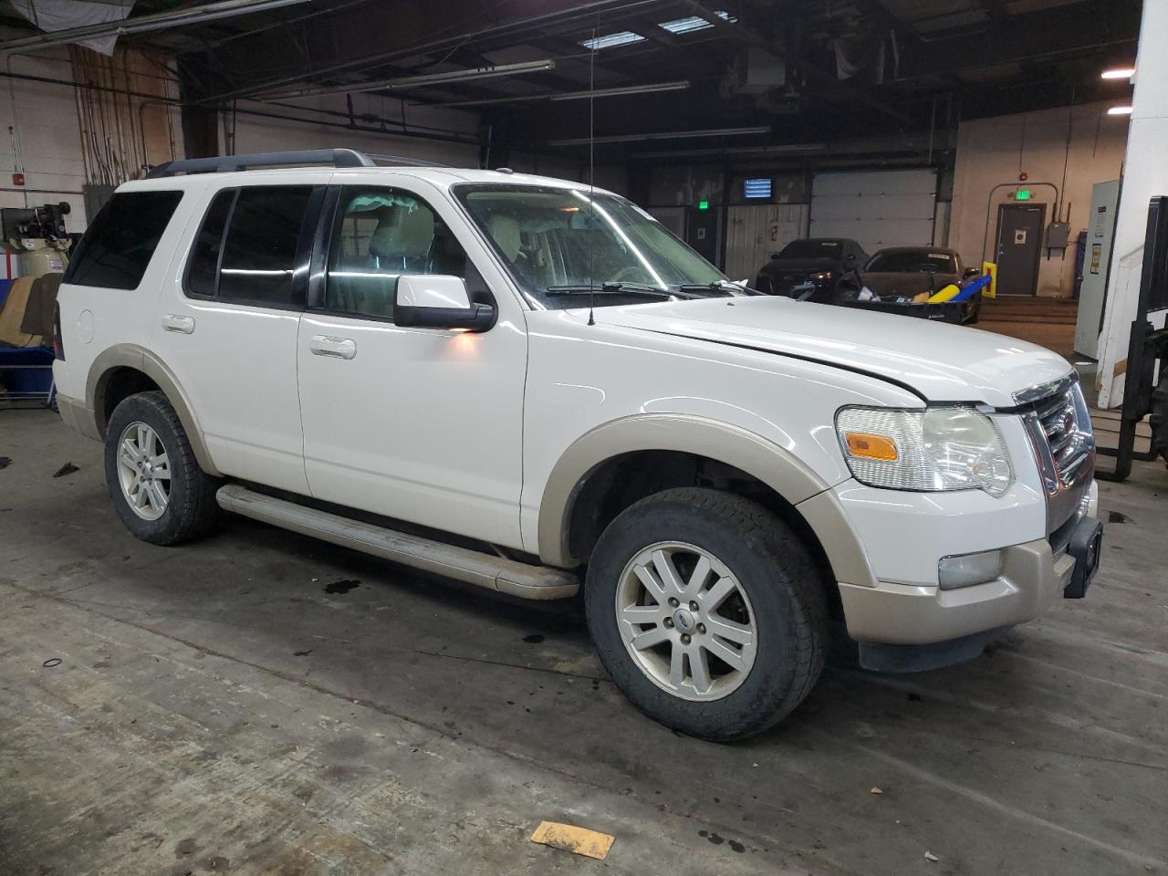 2010 Ford Explorer Eddie Bauer White vin: 1FMEU7EE3AUA35614