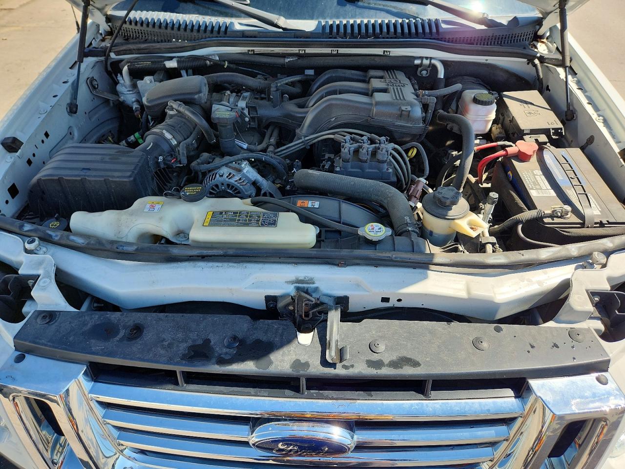 2010 Ford Explorer Eddie Bauer White vin: 1FMEU7EE3AUA59752