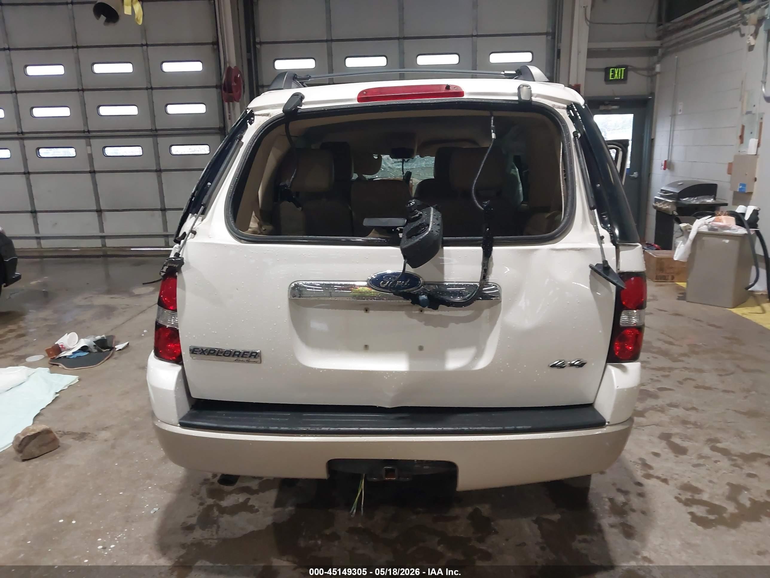 2010 Ford Explorer Eddie Bauer White vin: 1FMEU7EE5AUA32049