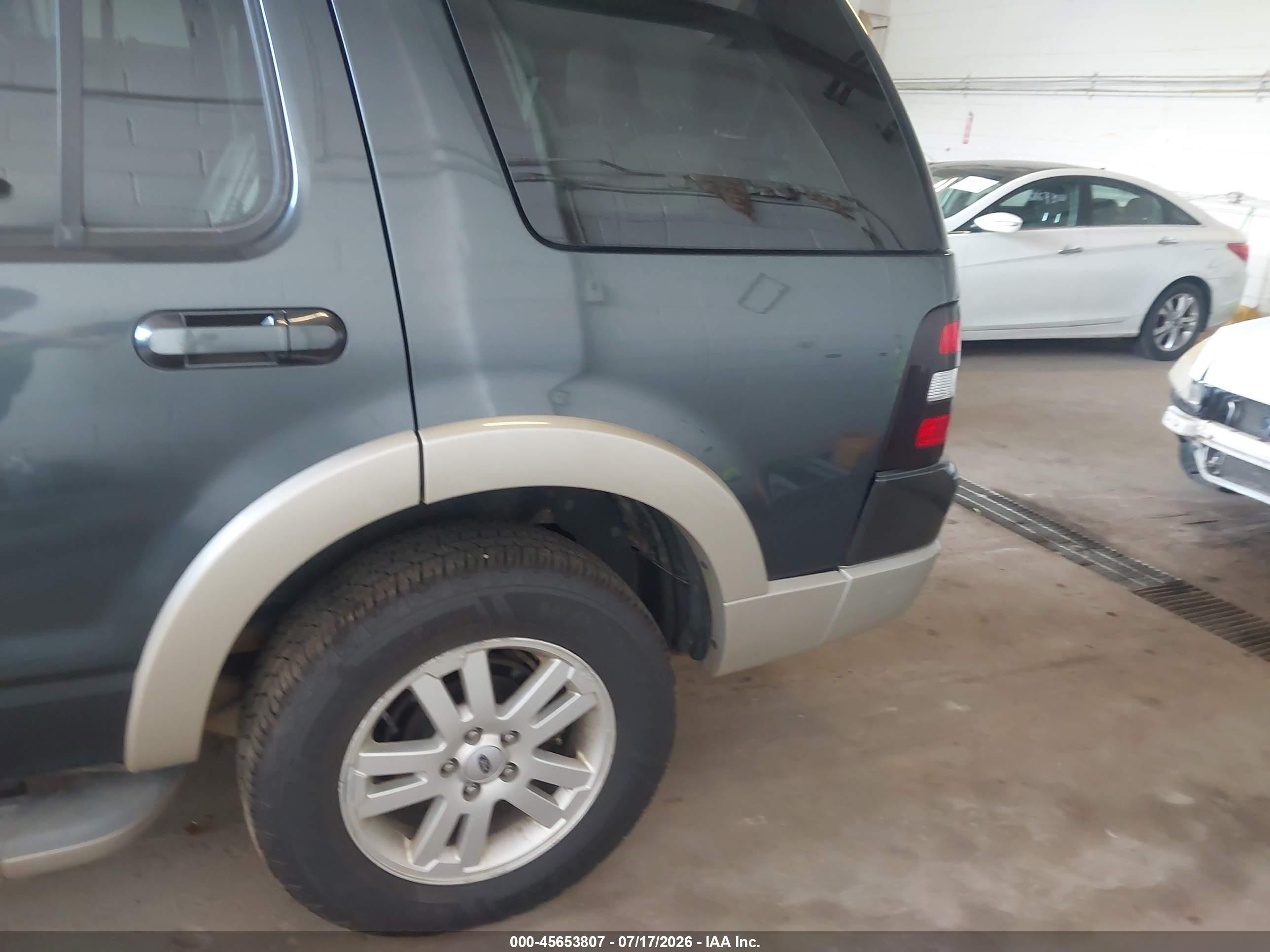 2010 Ford Explorer Eddie Bauer Gray vin: 1FMEU7EE9AUA30398