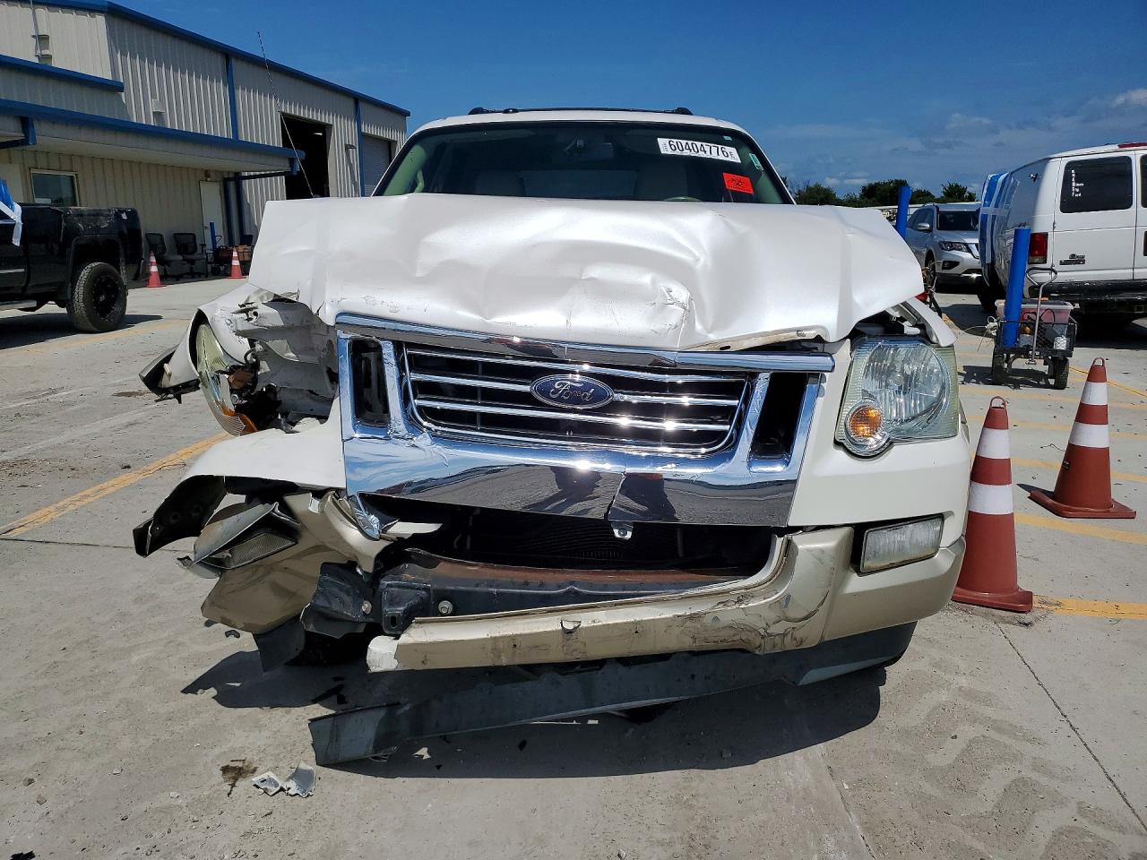 2010 Ford Explorer Eddie Bauer White vin: 1FMEU7EE9AUA40915