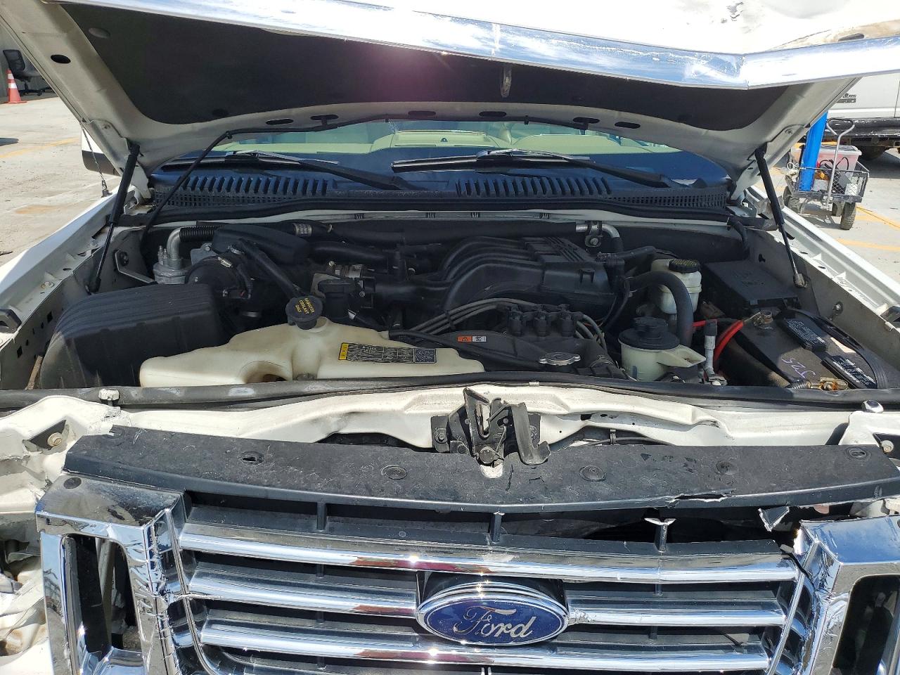 2010 Ford Explorer Eddie Bauer White vin: 1FMEU7EE9AUA40915