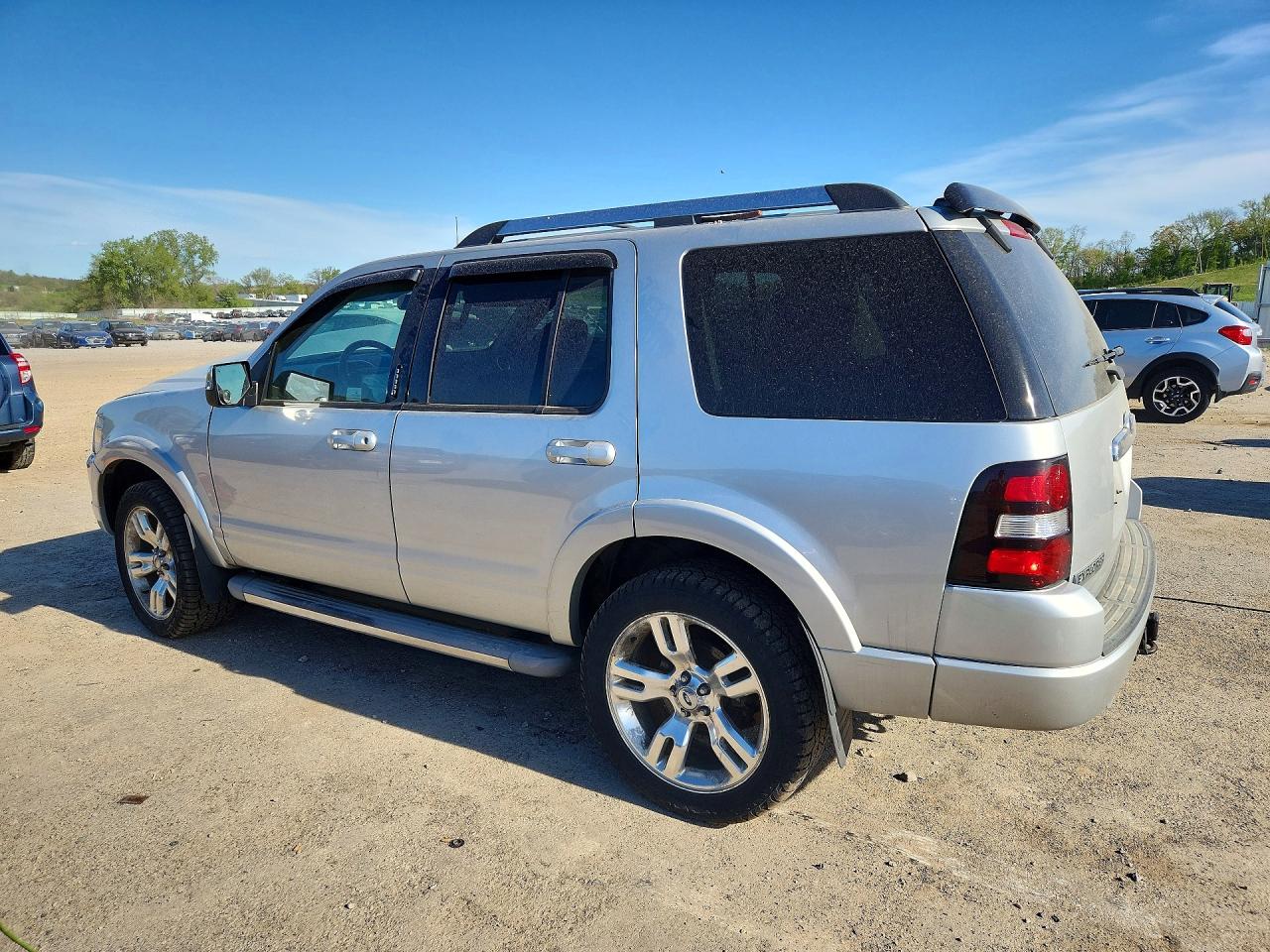 2010 Ford Explorer Limited Silver vin: 1FMEU8F89AUA95802