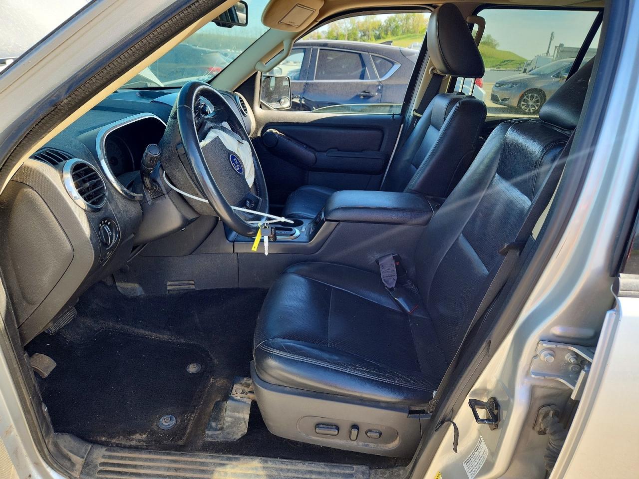 2010 Ford Explorer Limited Silver vin: 1FMEU8F89AUA95802