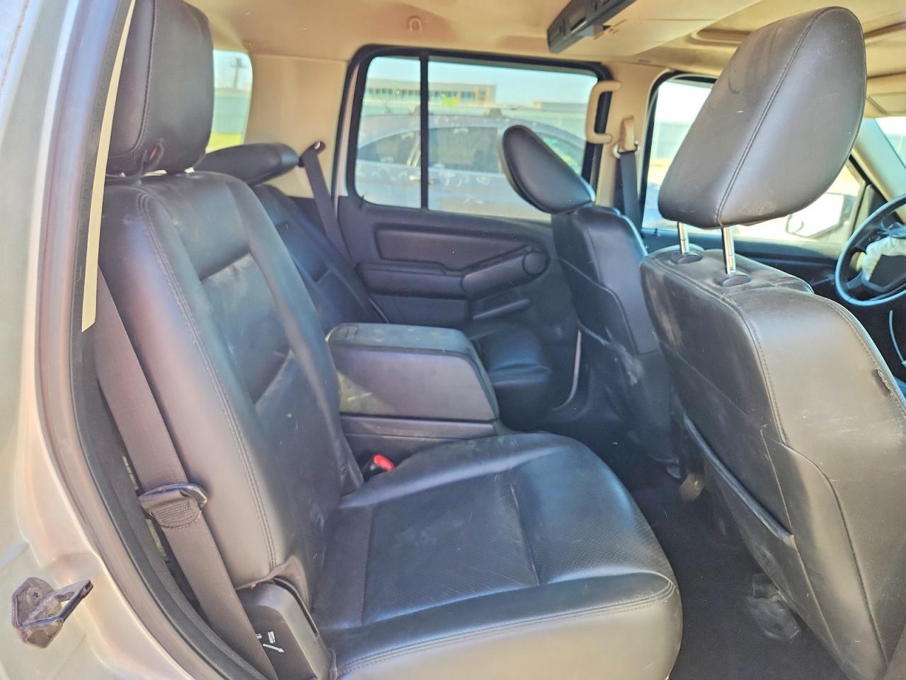 2010 Ford Explorer Limited Silver vin: 1FMEU8F89AUA95802