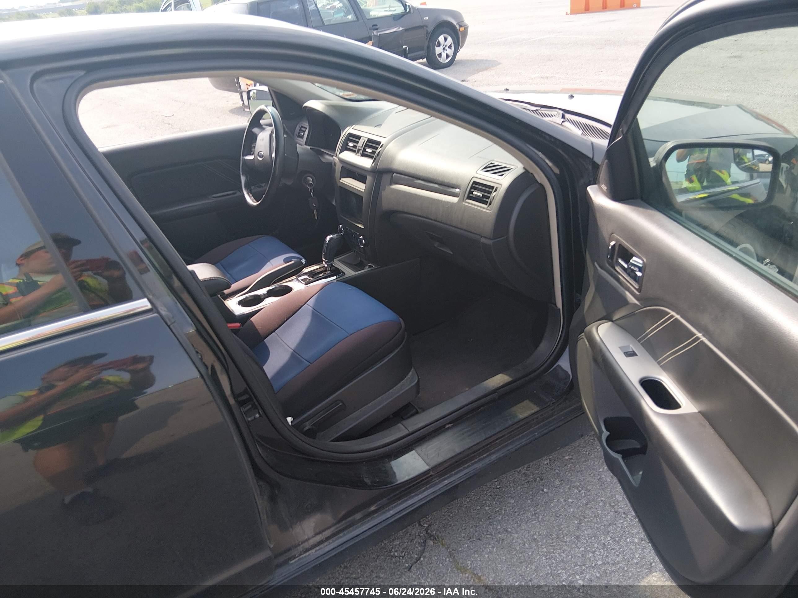 2008 Ford Taurus X   Black vin: 1FMFK02W68GA30180