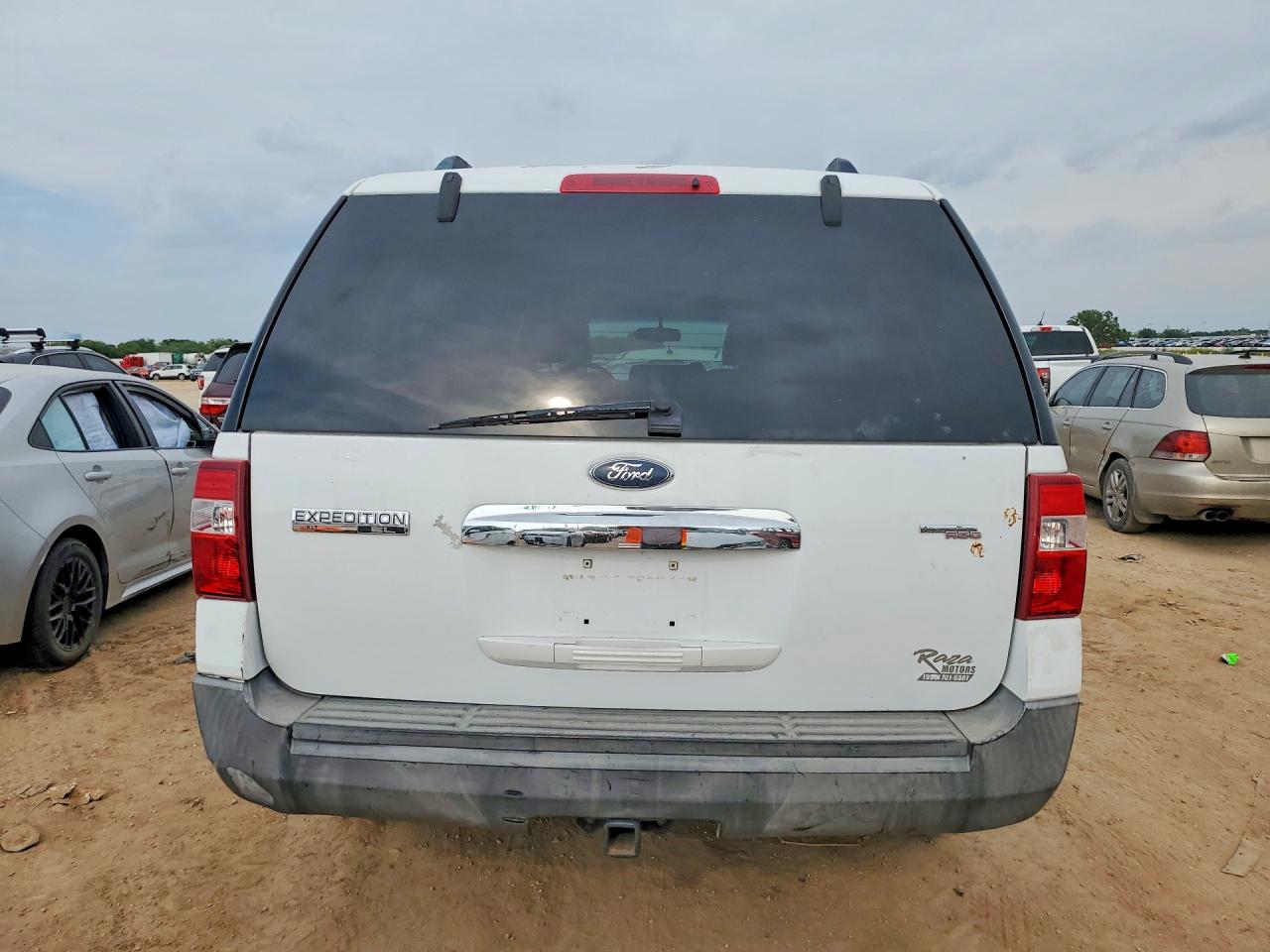 2007 Ford Expedition El Xlt White vin: 1FMFK155X7LA17620