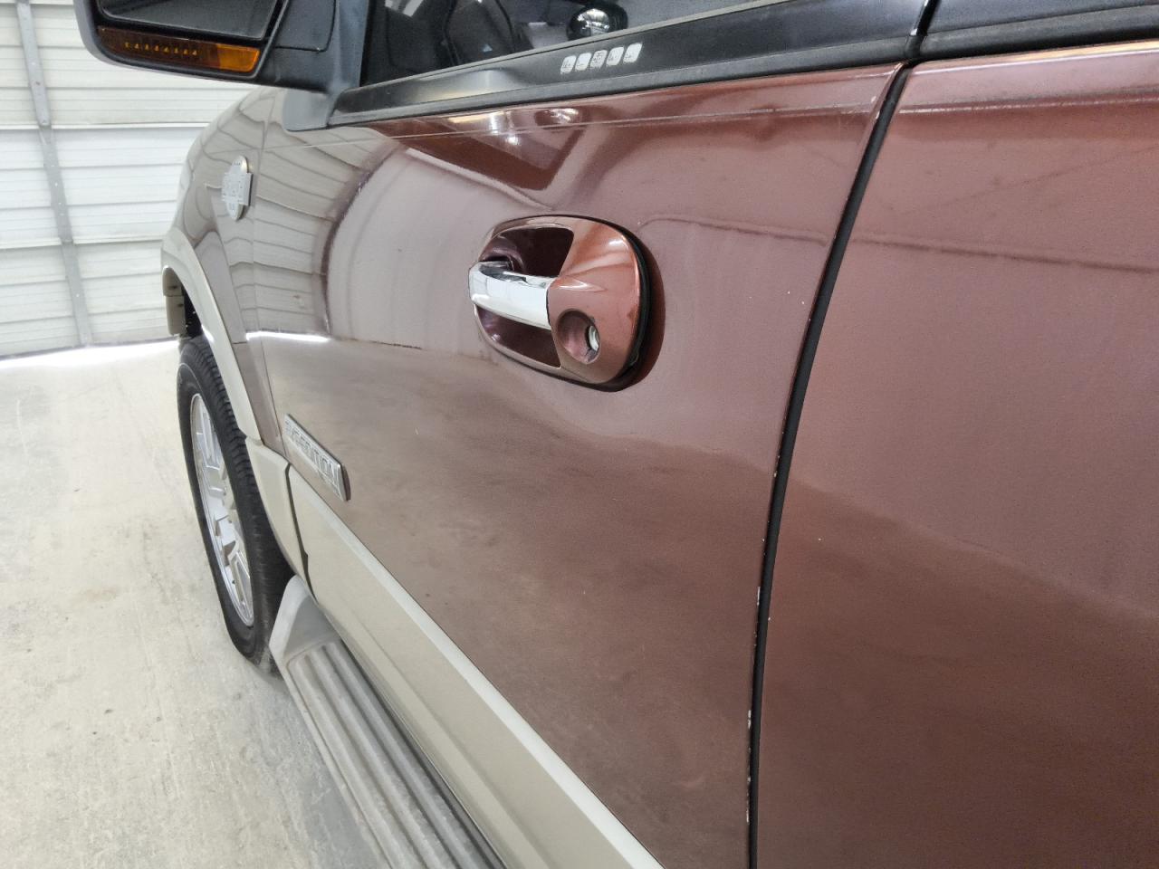 2008 Ford Expedition El Eddie Bauer Brown vin: 1FMFK17548LA68688 Damage: Left Drip Rail, Chipped, 2