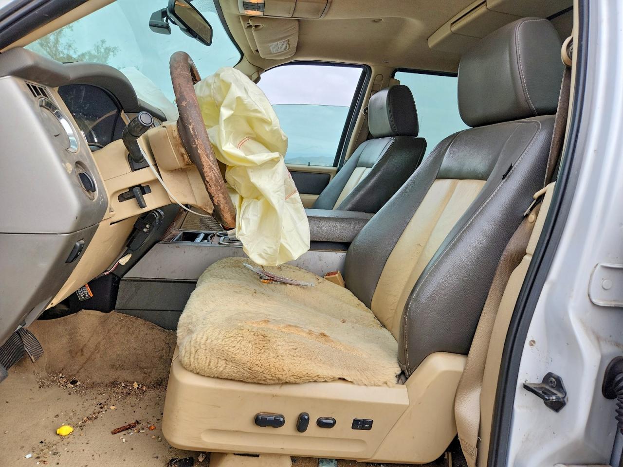 2007 Ford Expedition El Eddie Bauer White vin: 1FMFK17567LA39871