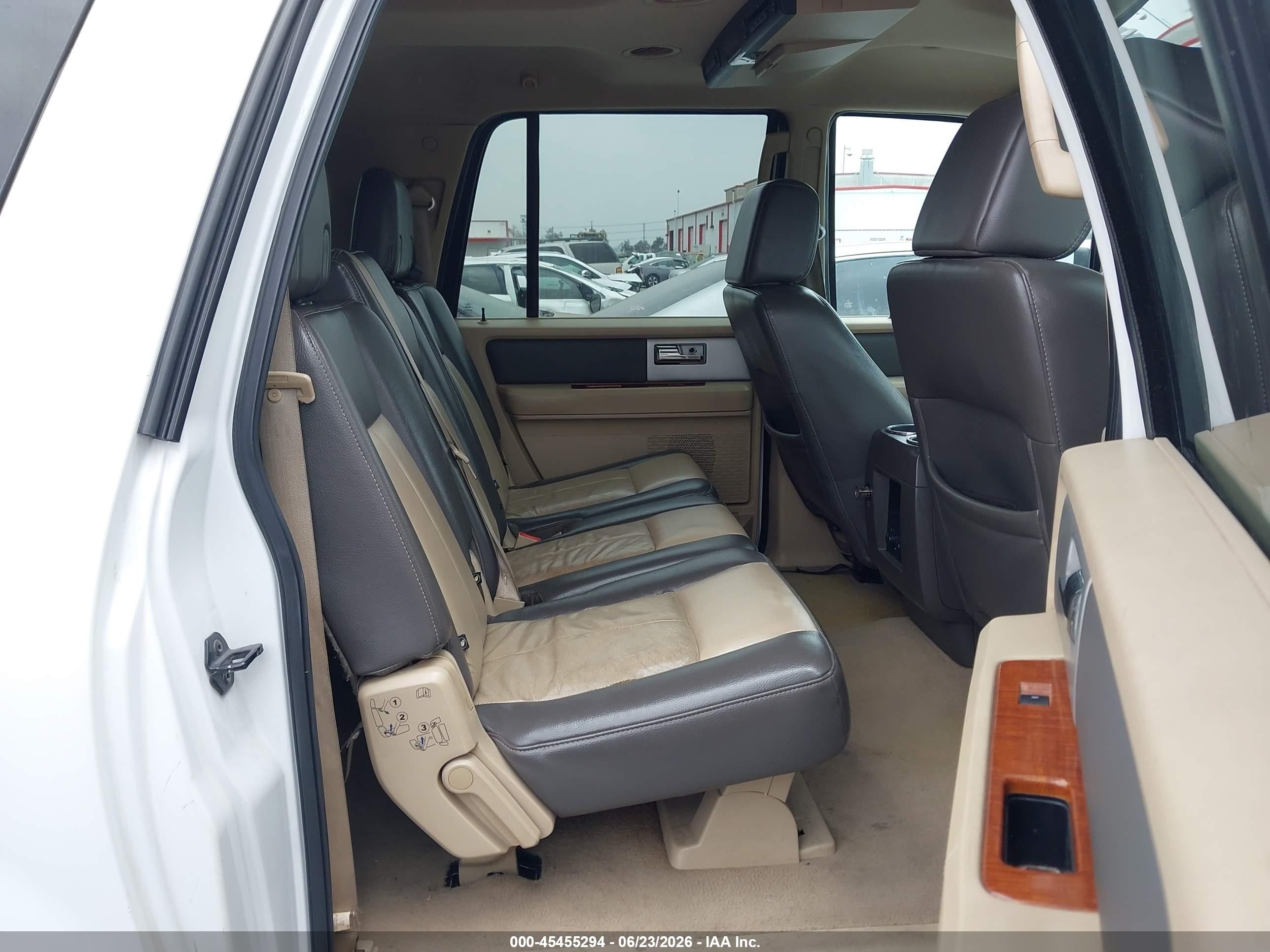 2007 Ford Expedition El Eddie Bauer White vin: 1FMFK17577LA56260