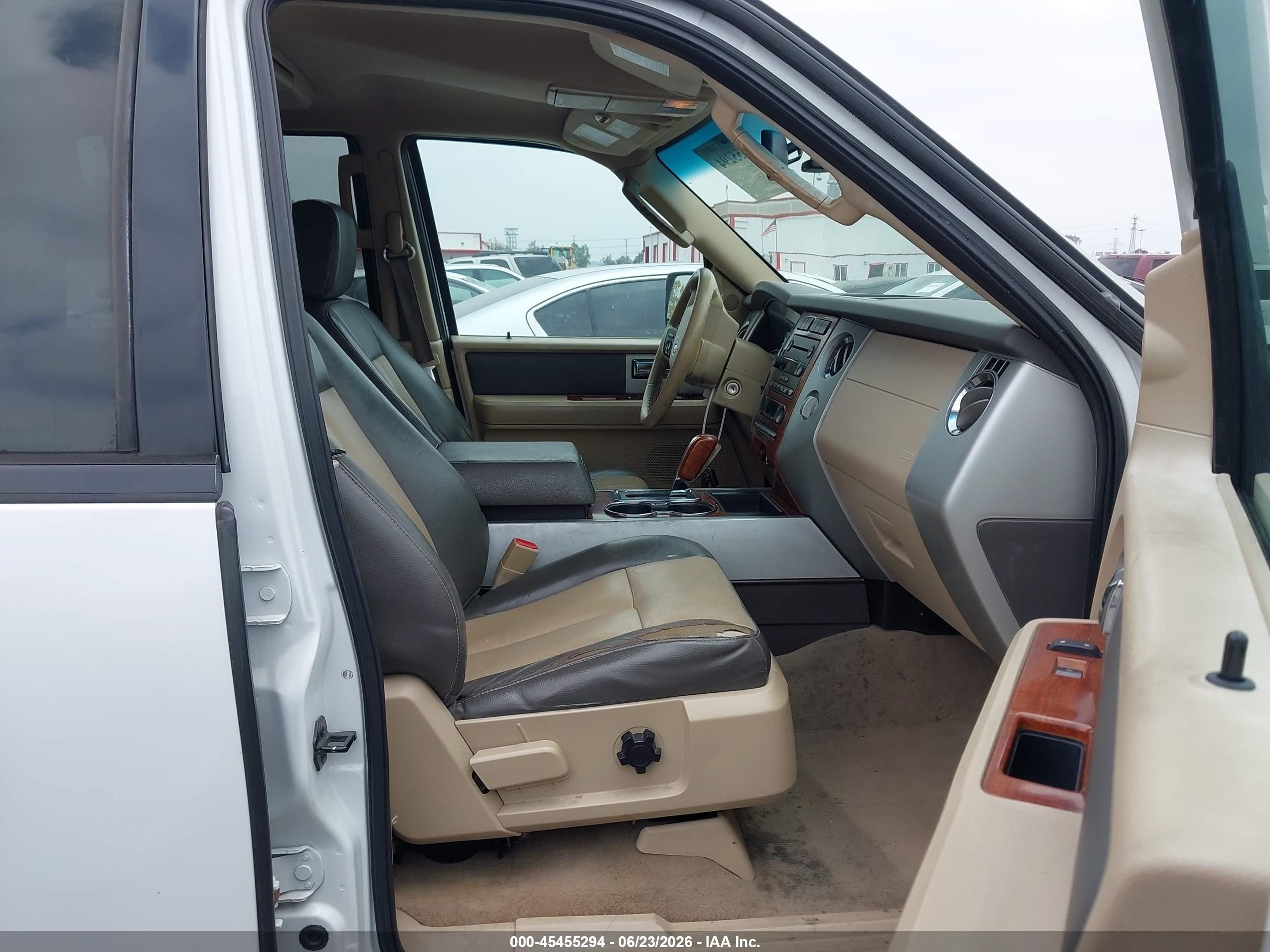 2007 Ford Expedition El Eddie Bauer White vin: 1FMFK17577LA56260