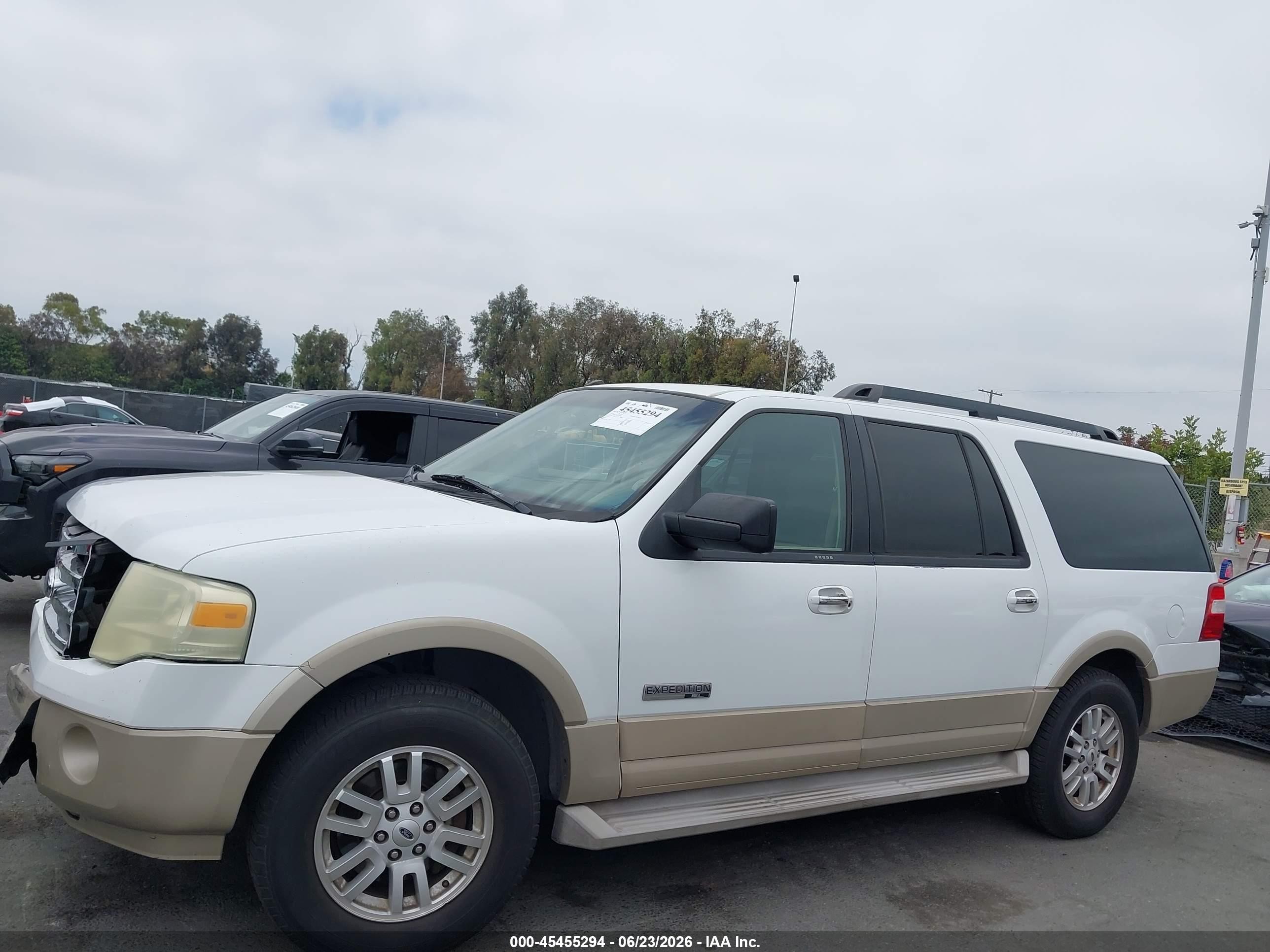 2007 Ford Expedition El Eddie Bauer White vin: 1FMFK17577LA56260