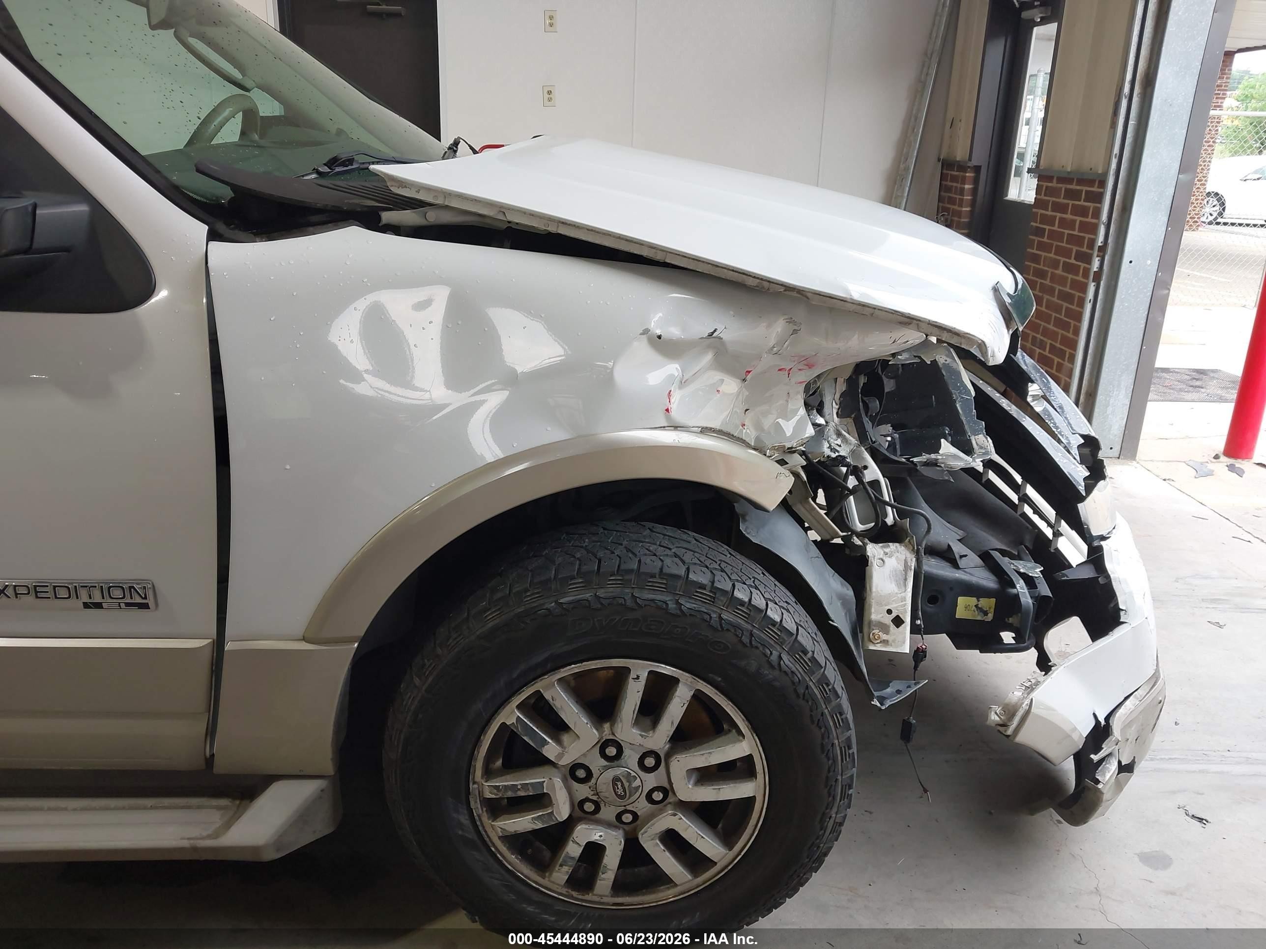 2007 Ford Expedition El Eddie Bauer White vin: 1FMFK18537LA02307