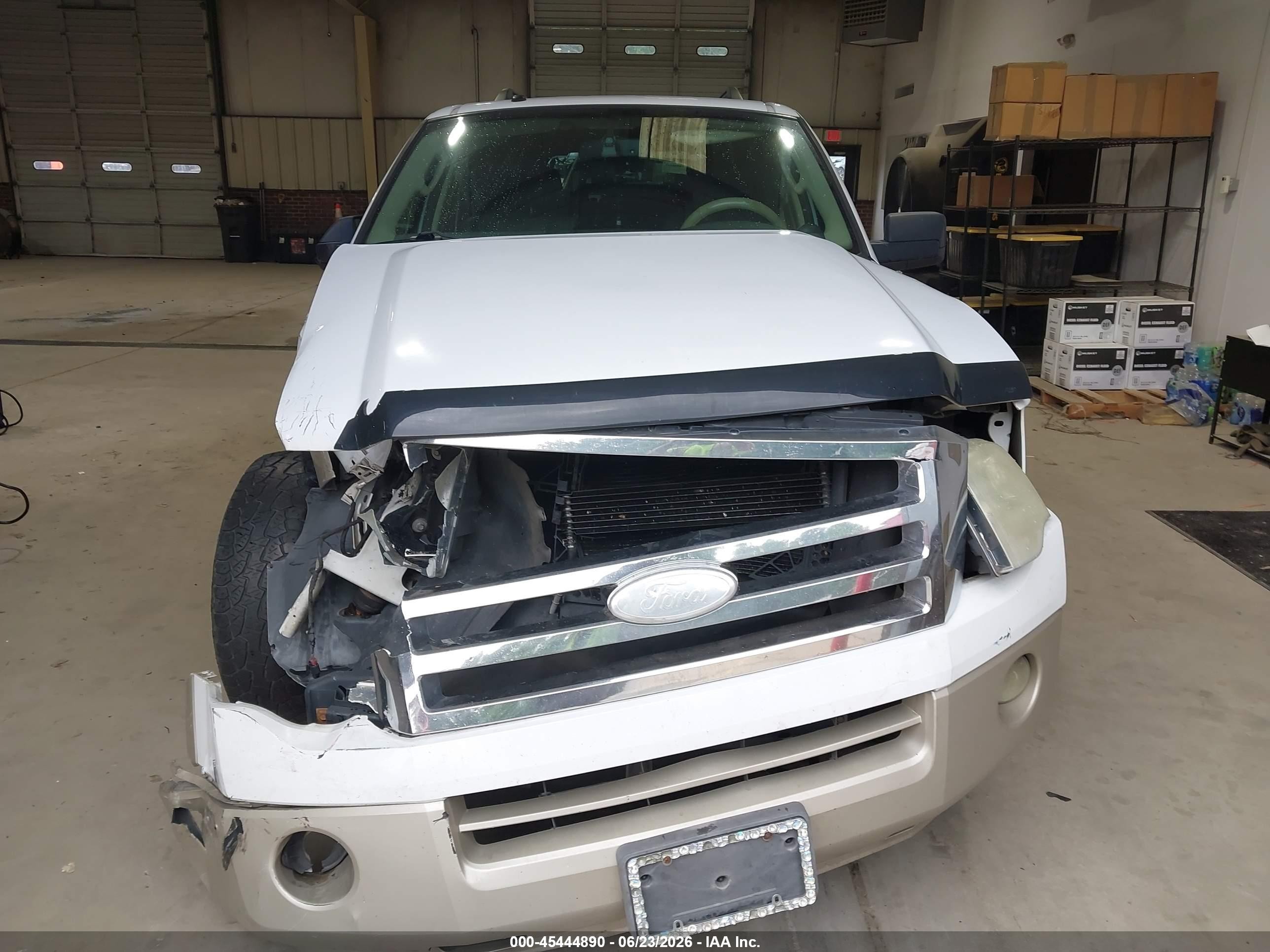2007 Ford Expedition El Eddie Bauer White vin: 1FMFK18537LA02307