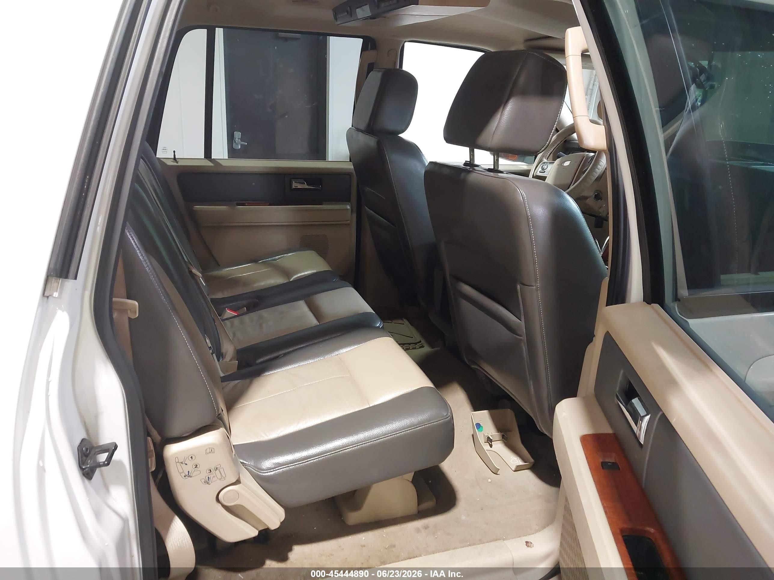 2007 Ford Expedition El Eddie Bauer White vin: 1FMFK18537LA02307