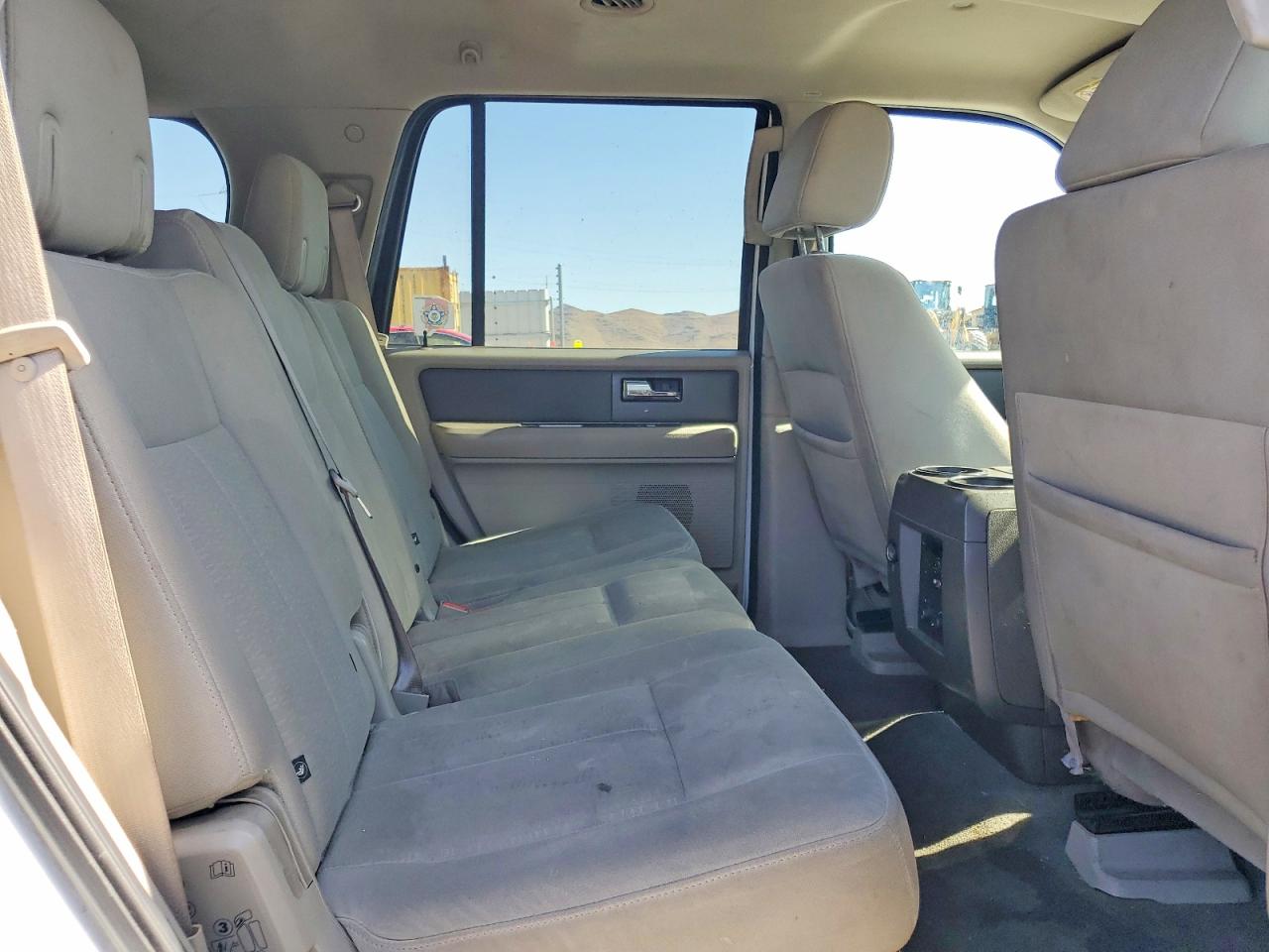 2007 Ford Expedition Xlt White vin: 1FMFU15507LA36638