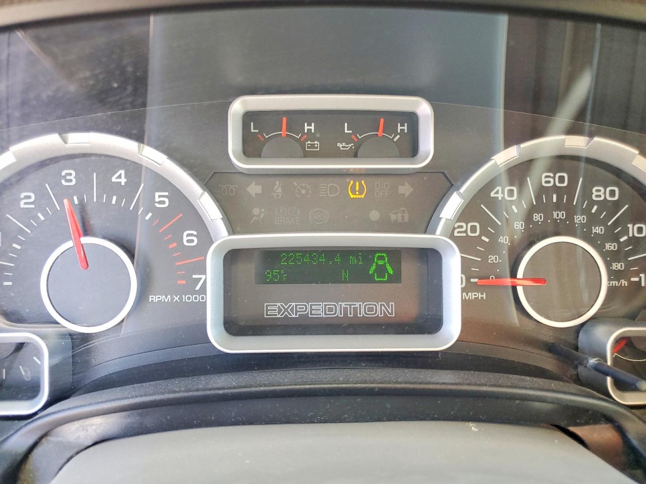 2007 Ford Expedition Xlt White vin: 1FMFU15507LA36638