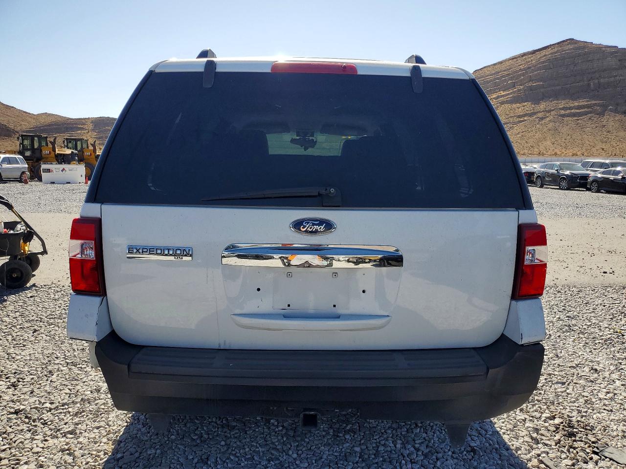 2007 Ford Expedition Xlt White vin: 1FMFU15507LA36638
