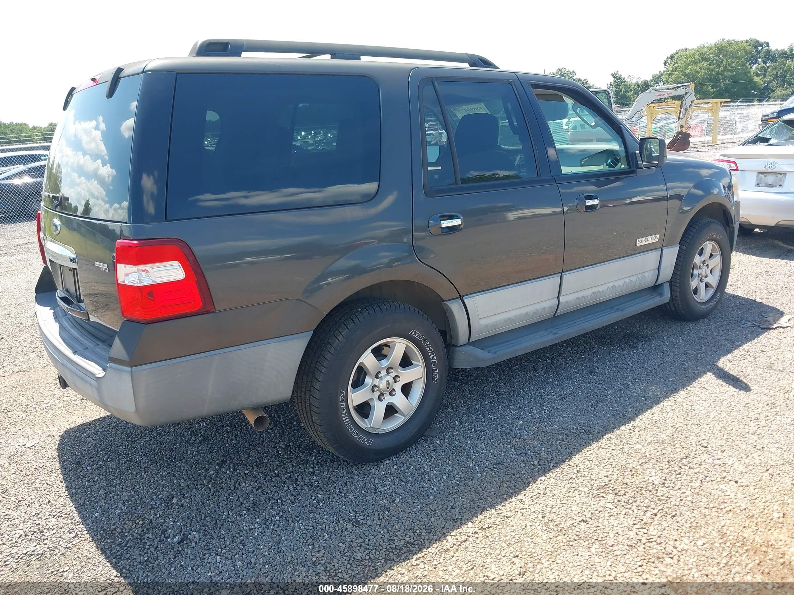 2007 Ford Expedition Xlt Коричневый vin: 1FMFU15507LA70384