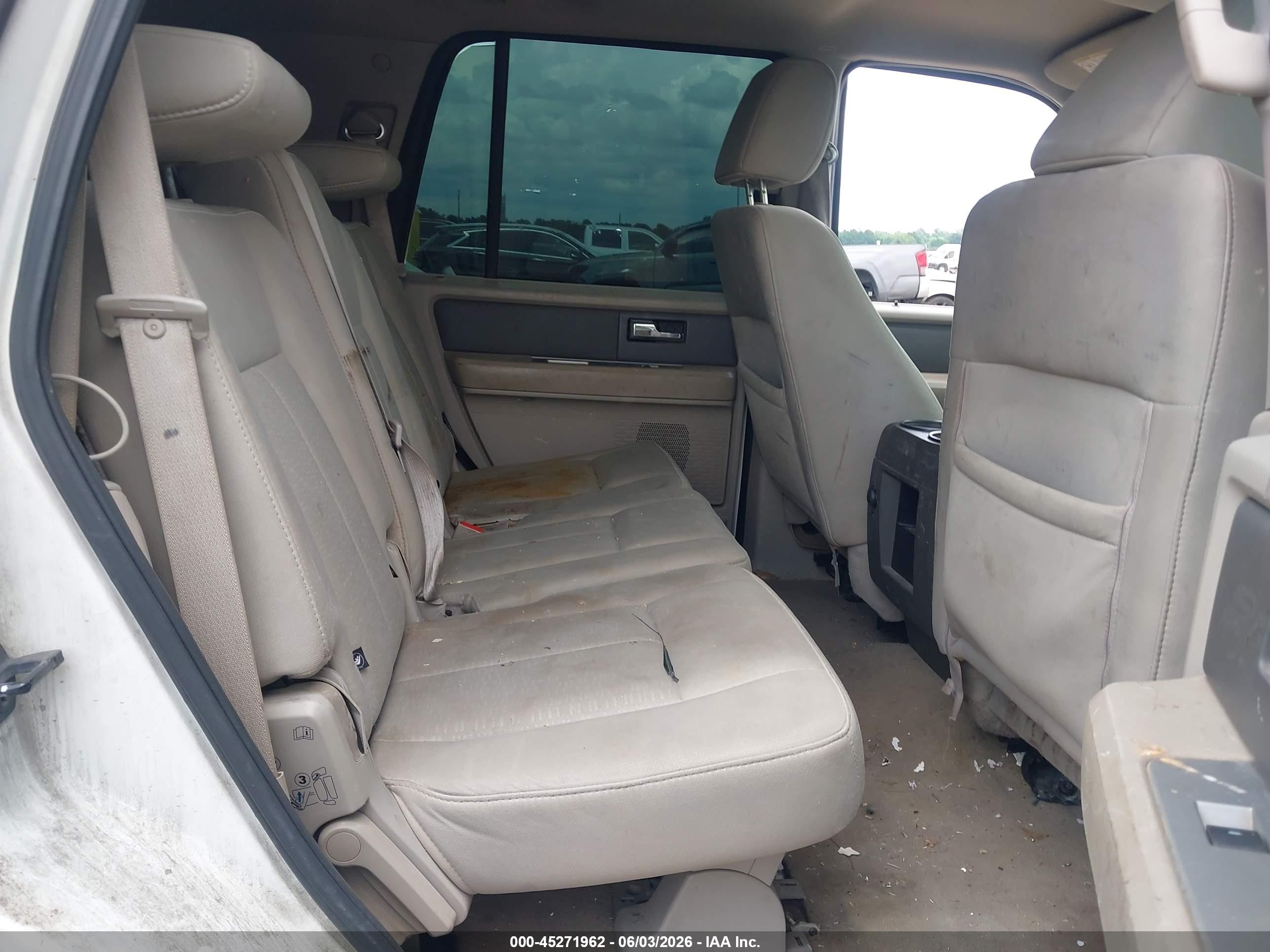 2008 Ford Expedition Xlt White vin: 1FMFU15508LA51156