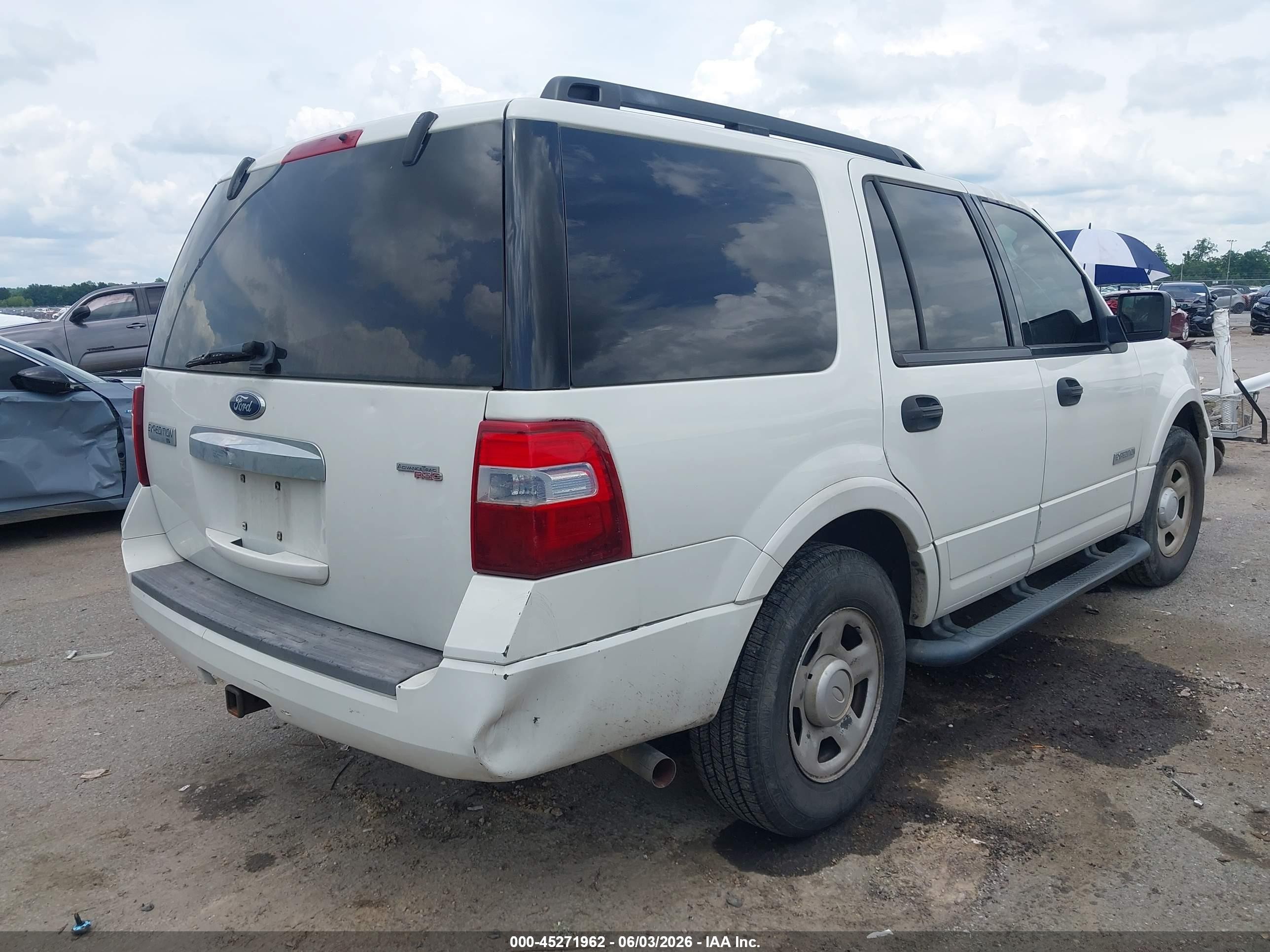 2008 Ford Expedition Xlt White vin: 1FMFU15508LA51156
