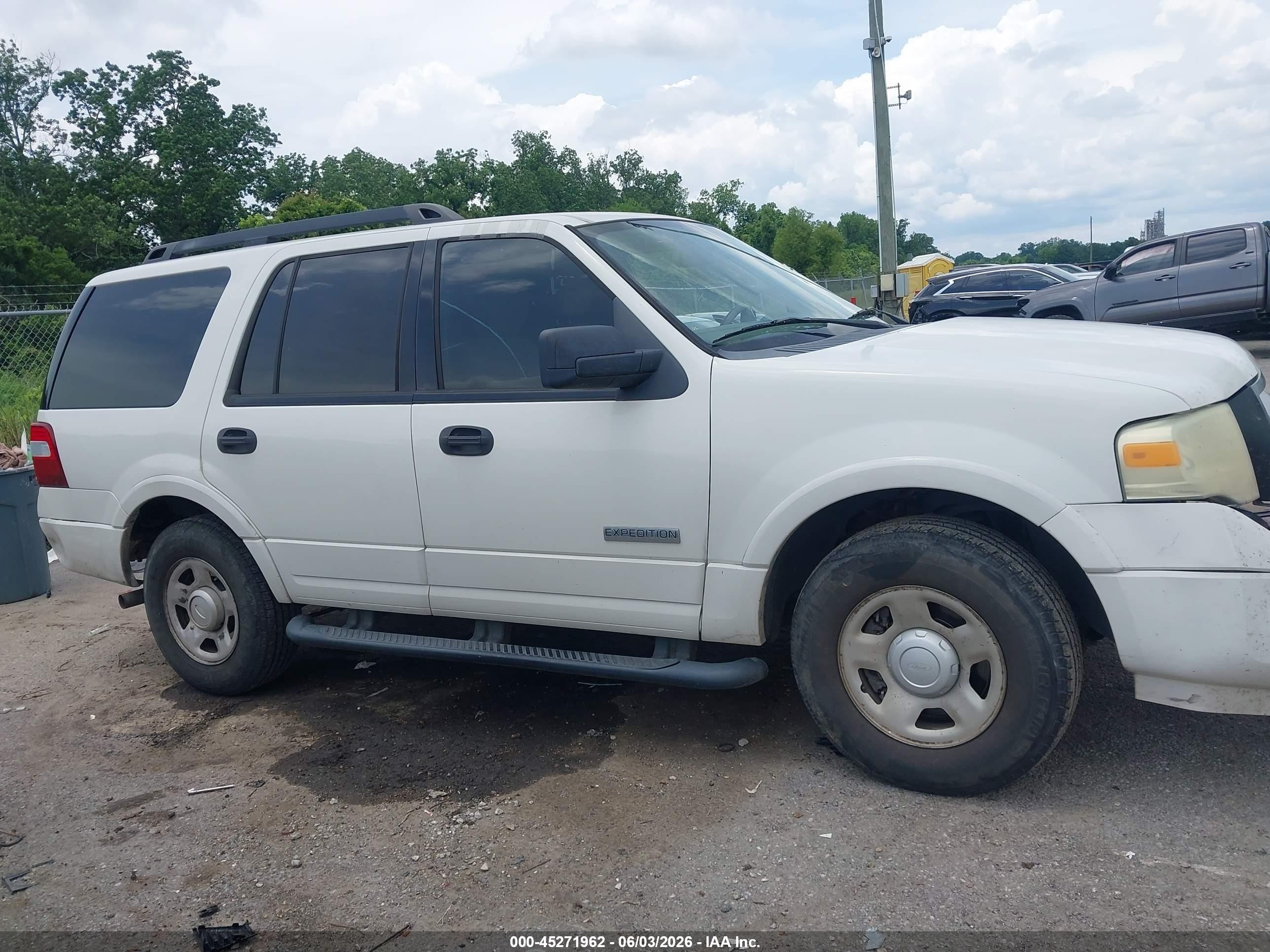 2008 Ford Expedition Xlt White vin: 1FMFU15508LA51156