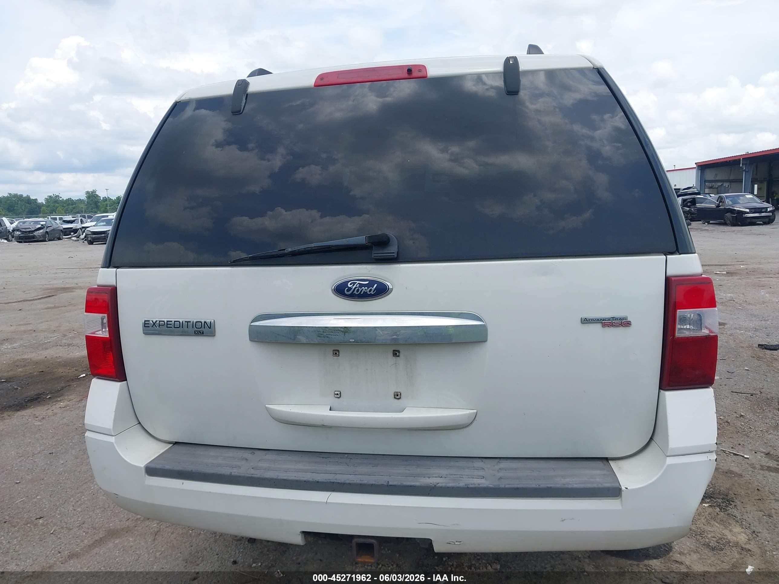 2008 Ford Expedition Xlt White vin: 1FMFU15508LA51156