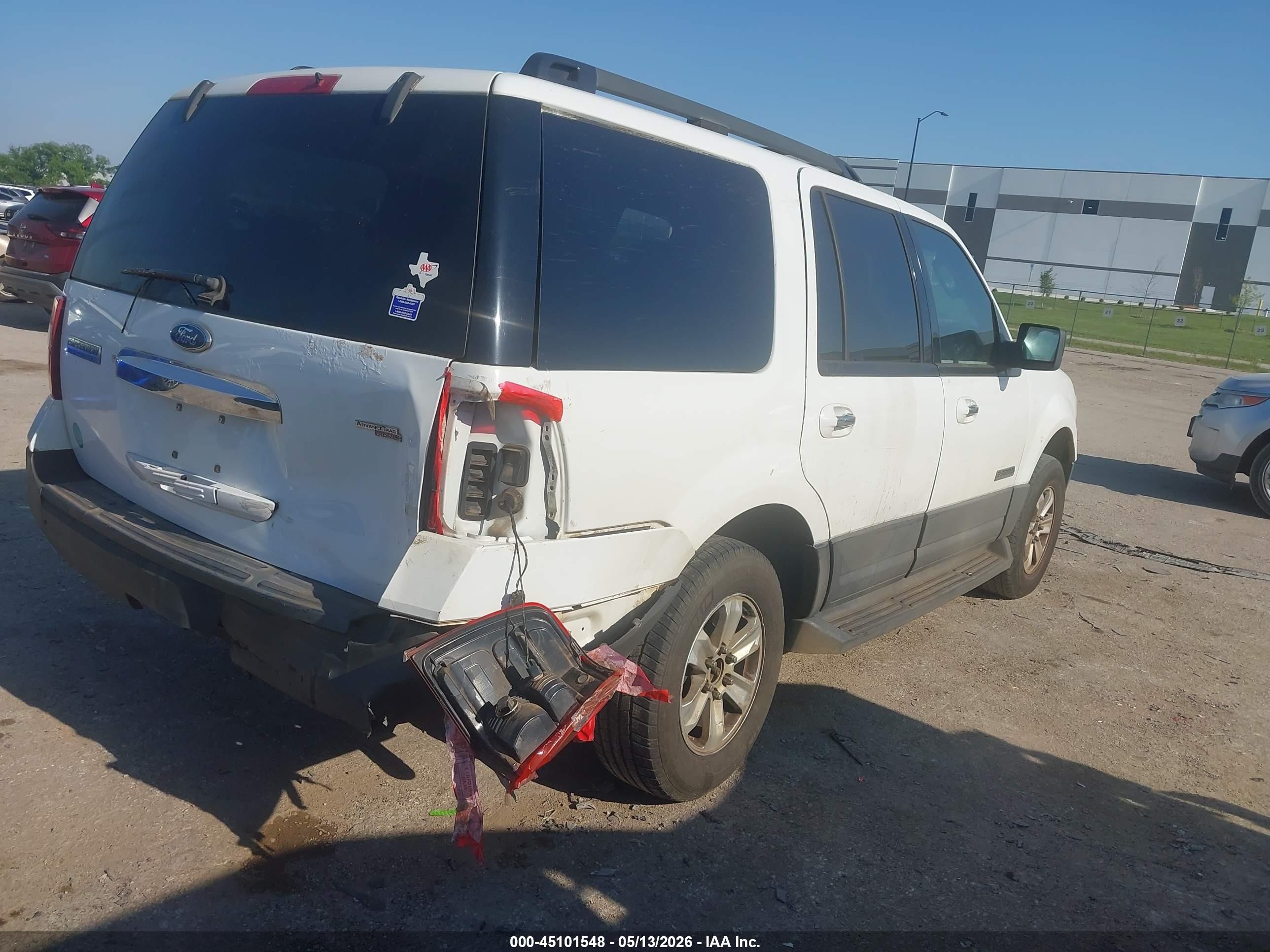 2007 Ford Expedition Xlt White vin: 1FMFU15517LA08489