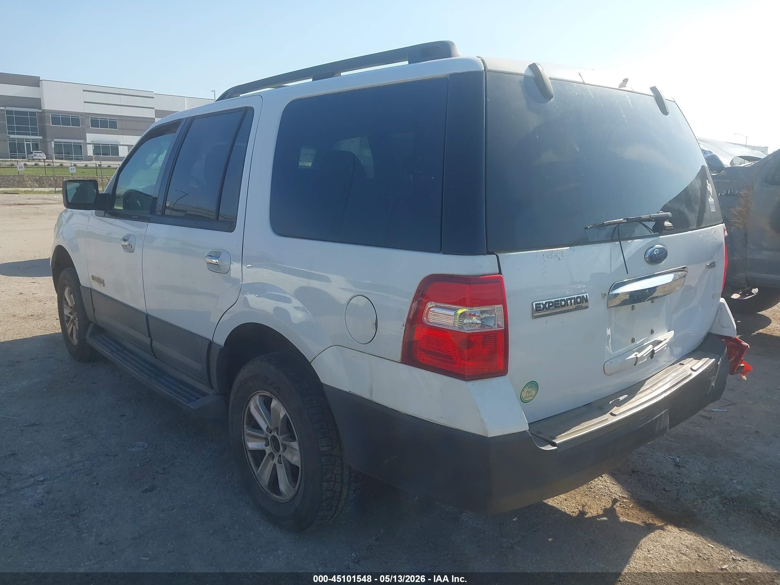 2007 Ford Expedition Xlt White vin: 1FMFU15517LA08489