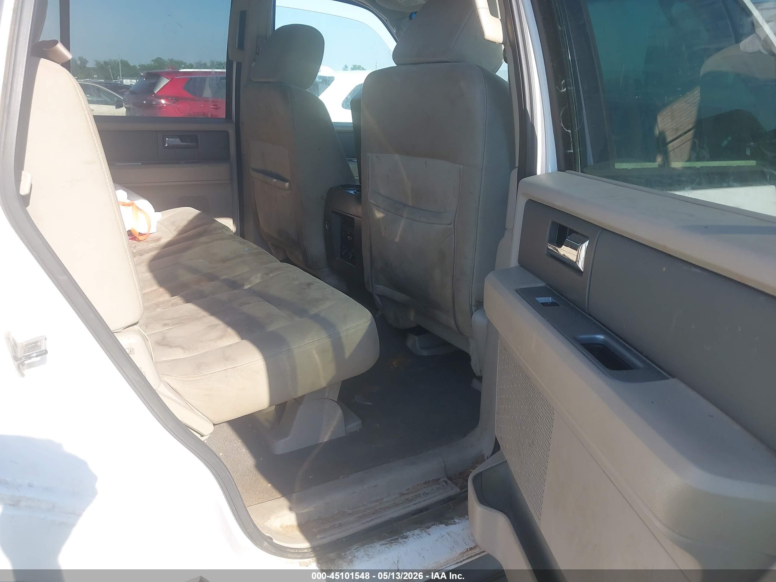 2007 Ford Expedition Xlt White vin: 1FMFU15517LA08489