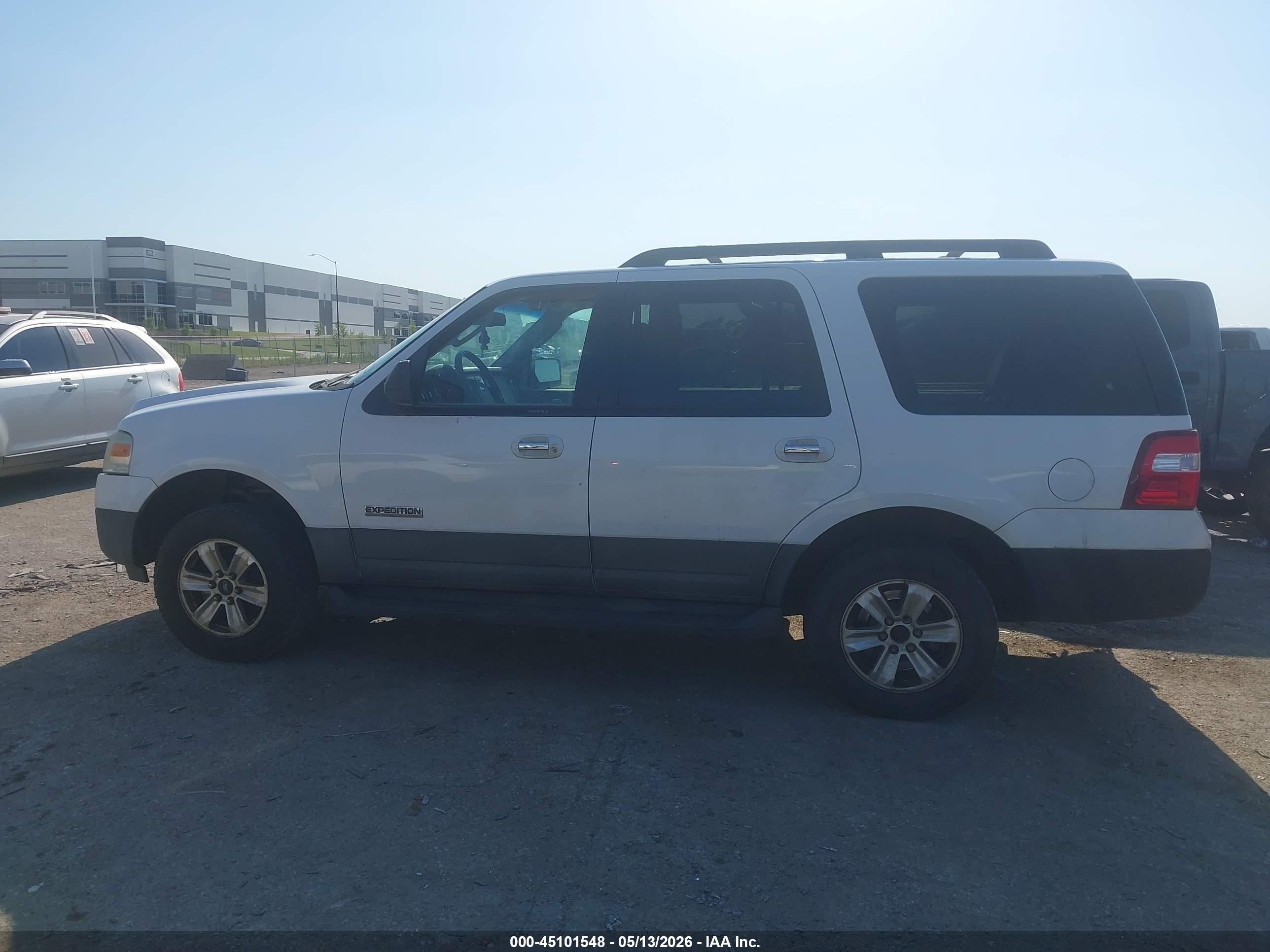 2007 Ford Expedition Xlt White vin: 1FMFU15517LA08489