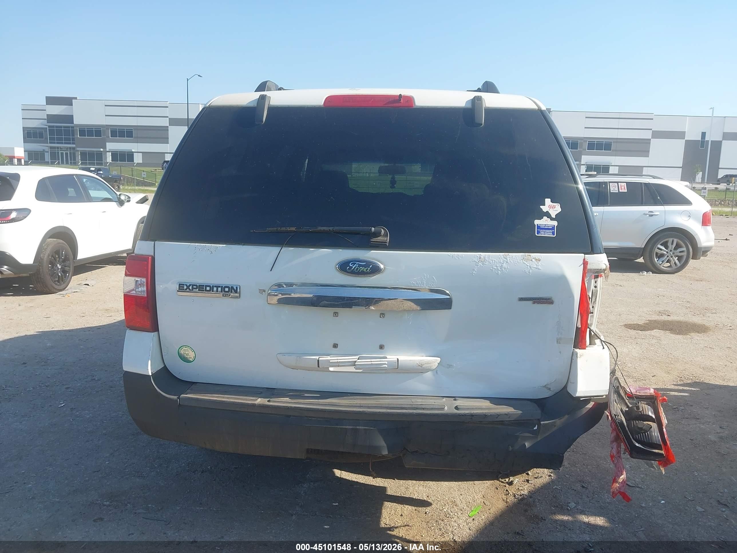 2007 Ford Expedition Xlt White vin: 1FMFU15517LA08489