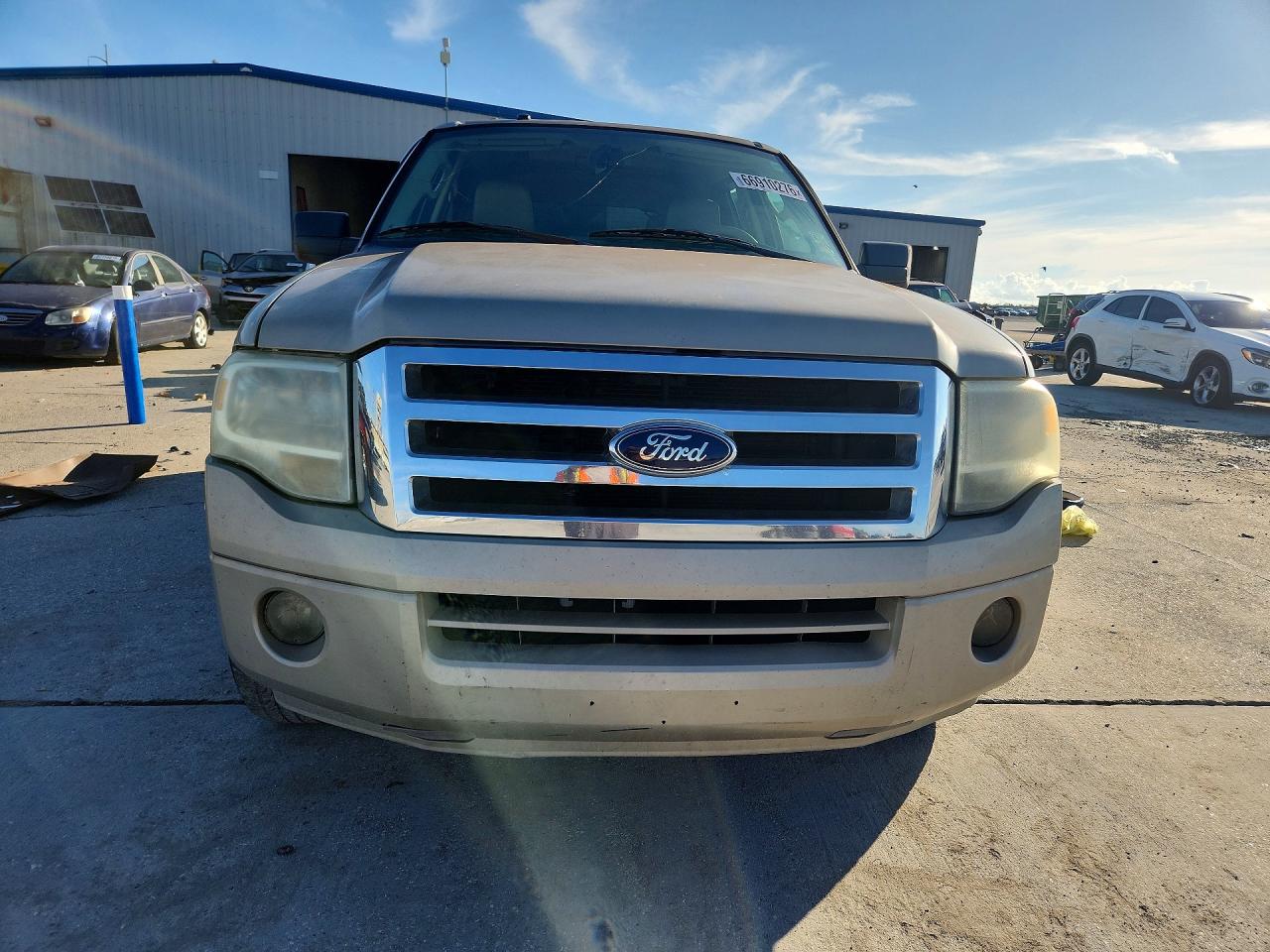 2008 Ford Expedition Xlt Tan vin: 1FMFU15528LA12987