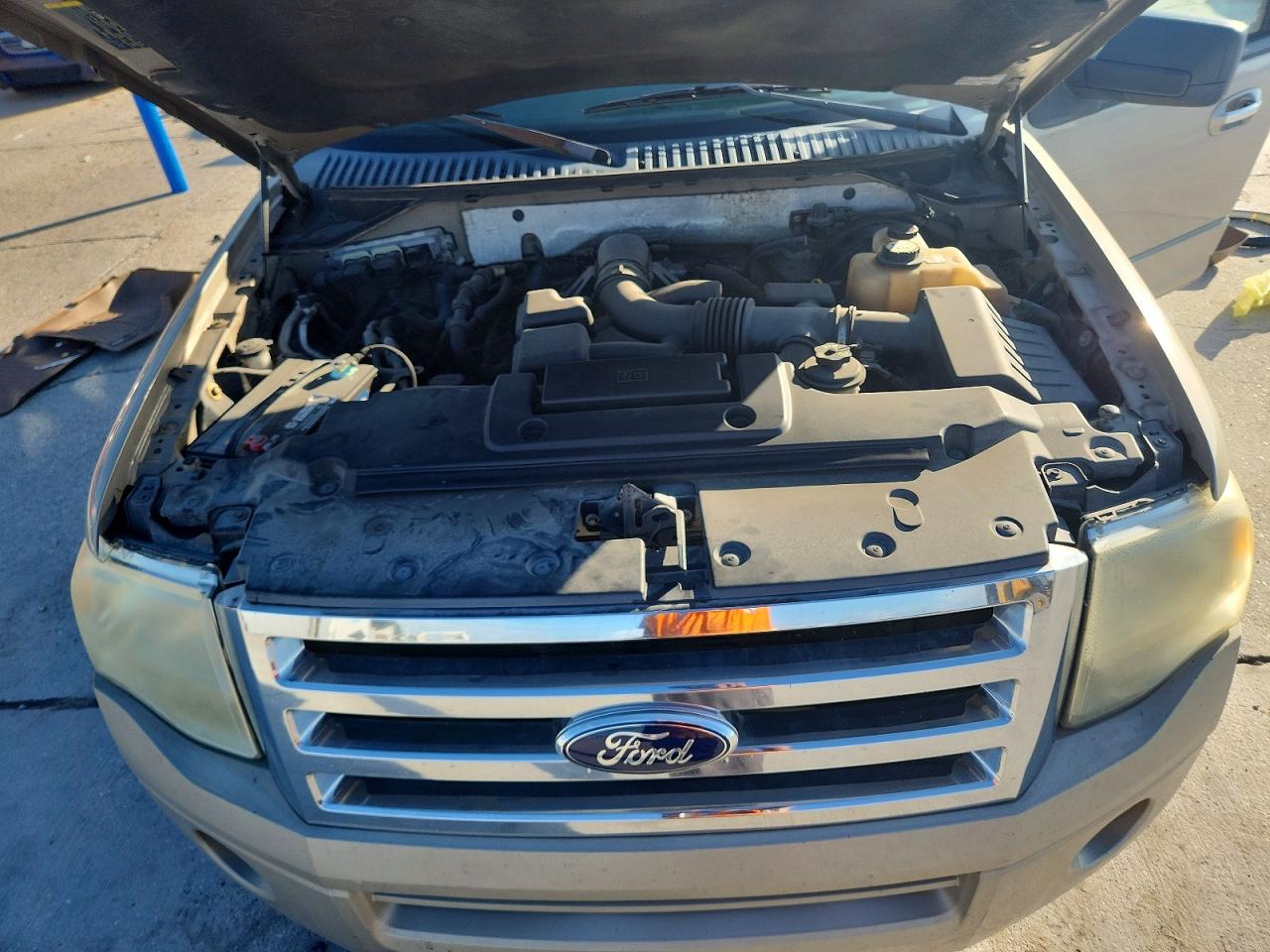 2008 Ford Expedition Xlt Tan vin: 1FMFU15528LA12987