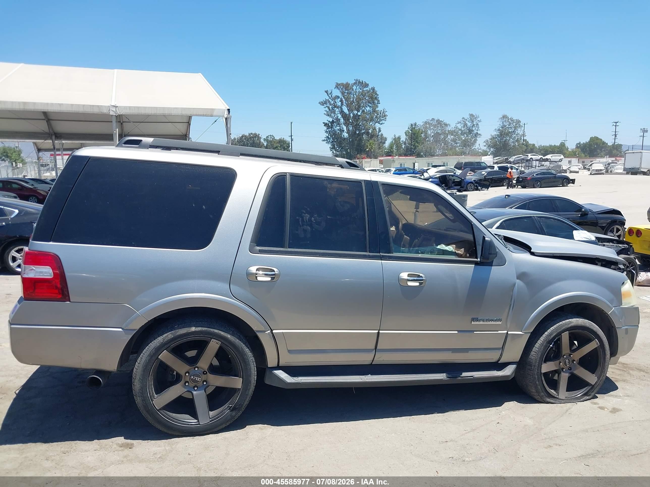 2008 Ford Expedition Xlt Silver vin: 1FMFU15528LA17154