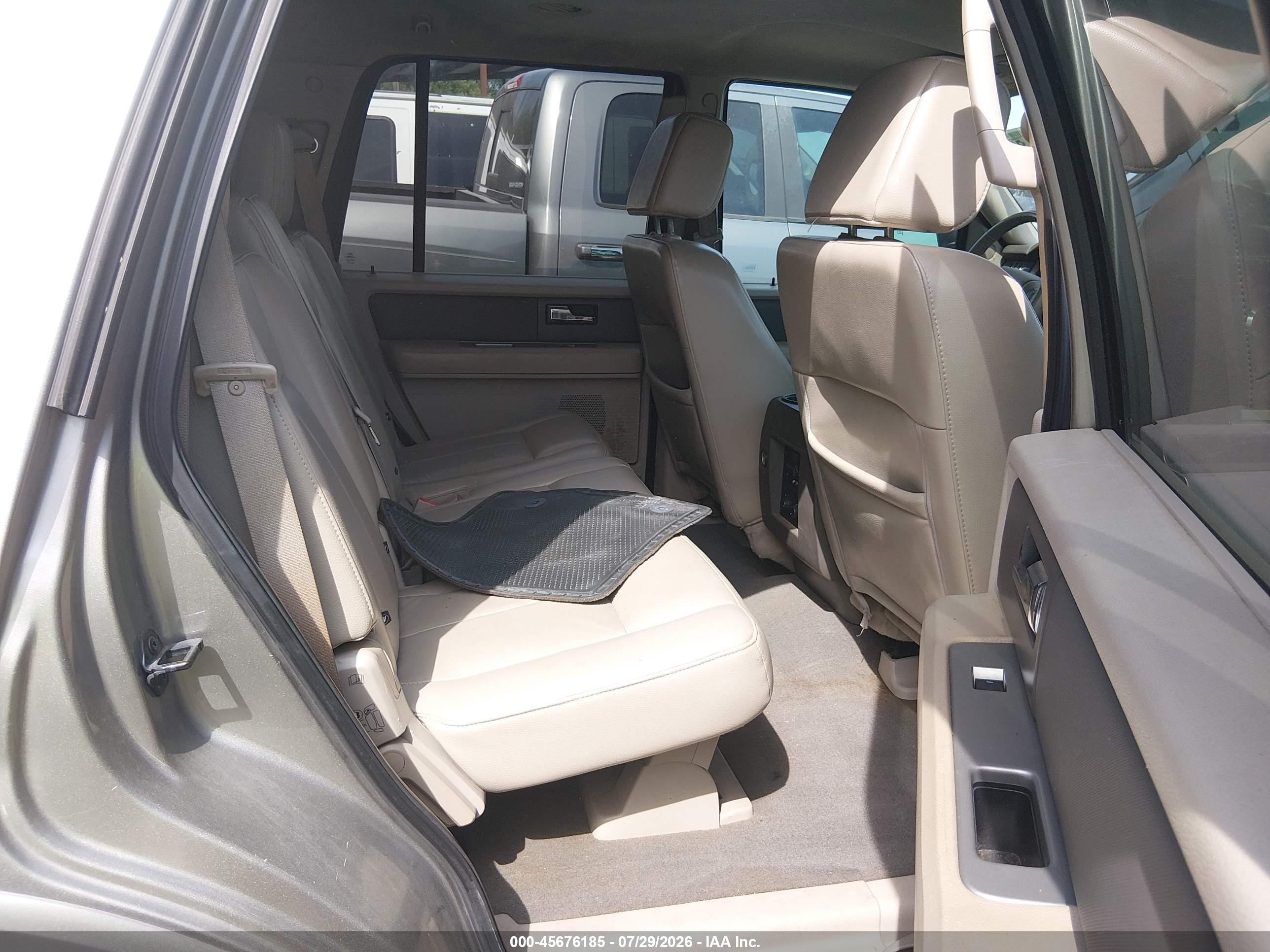 2008 Ford Expedition Xlt Gray vin: 1FMFU15528LA85437