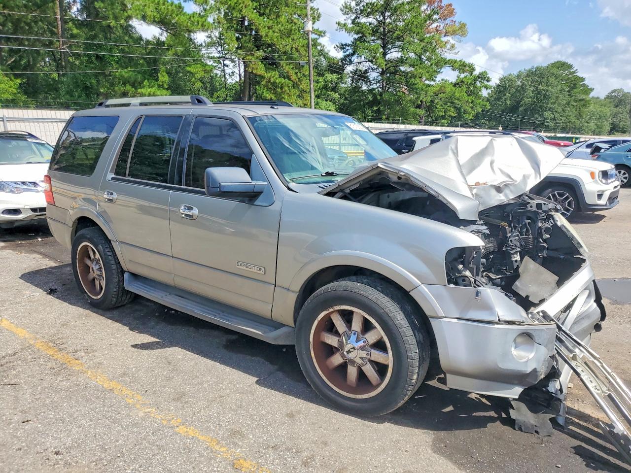 2008 Ford Expedition Xlt Серебряный vin: 1FMFU15538LA29877